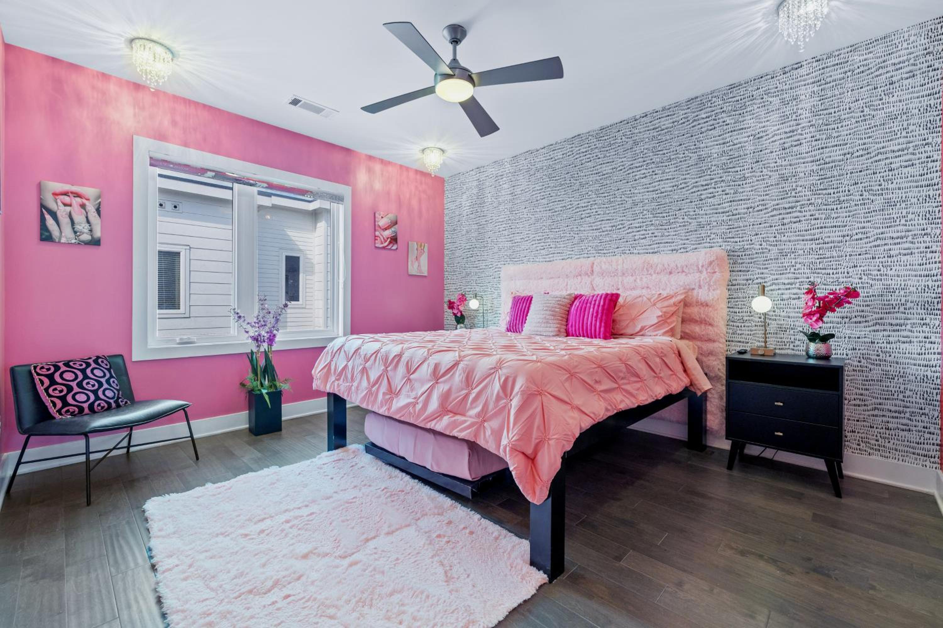 Bachelorette Paradise Pink House Near Broadway