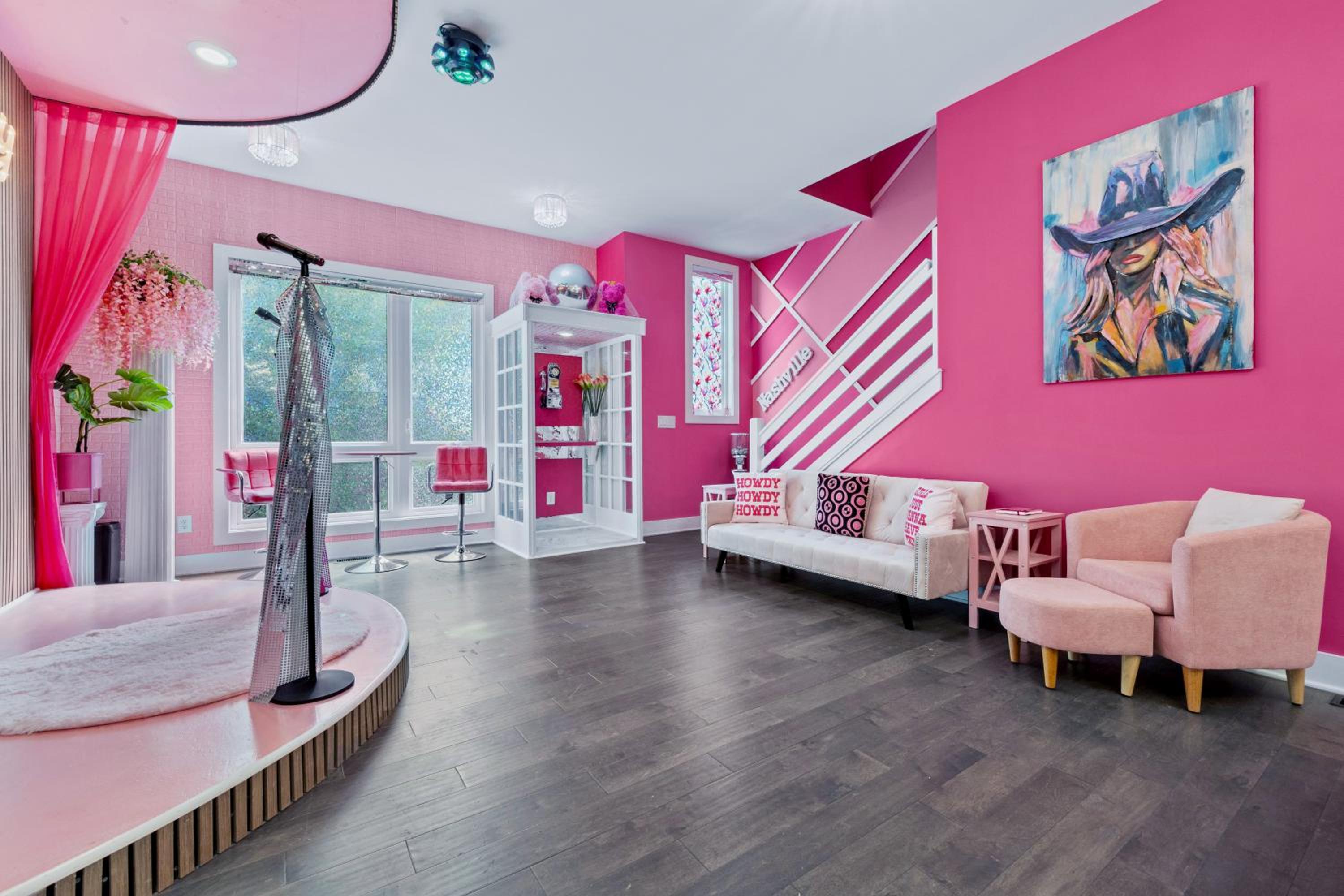 Bachelorette Paradise Pink House Near Broadway