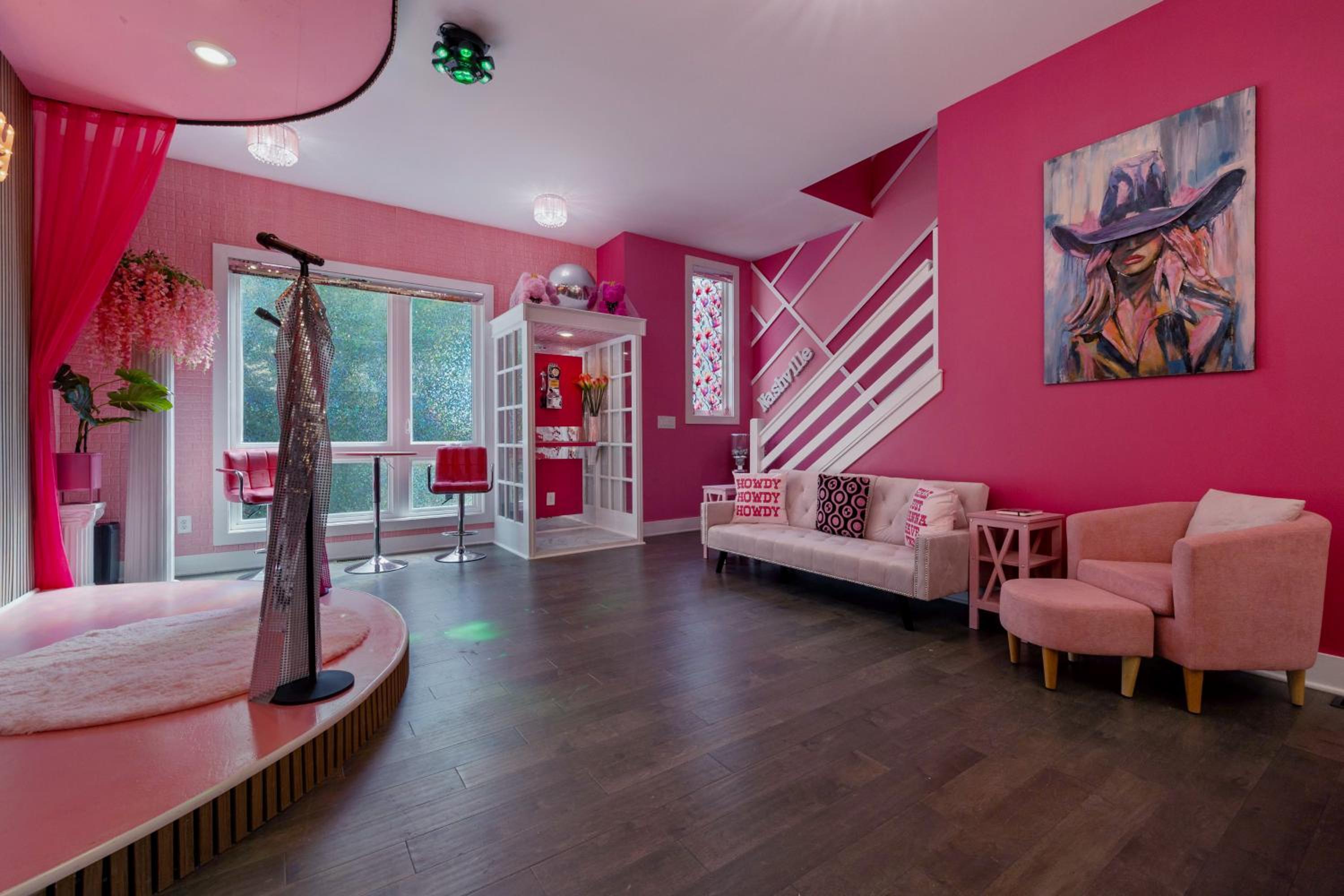 Bachelorette Paradise Pink House Near Broadway