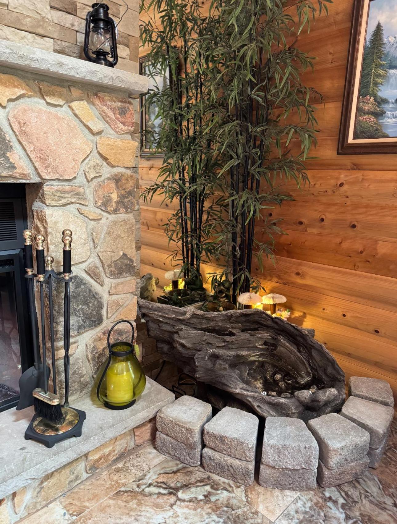 Stunning! Pocono Escape! HotTub Sauna Pool Ski Pet-Friendly Firepit Game Room Fireplace BBQ Lakes Tennis Fishing