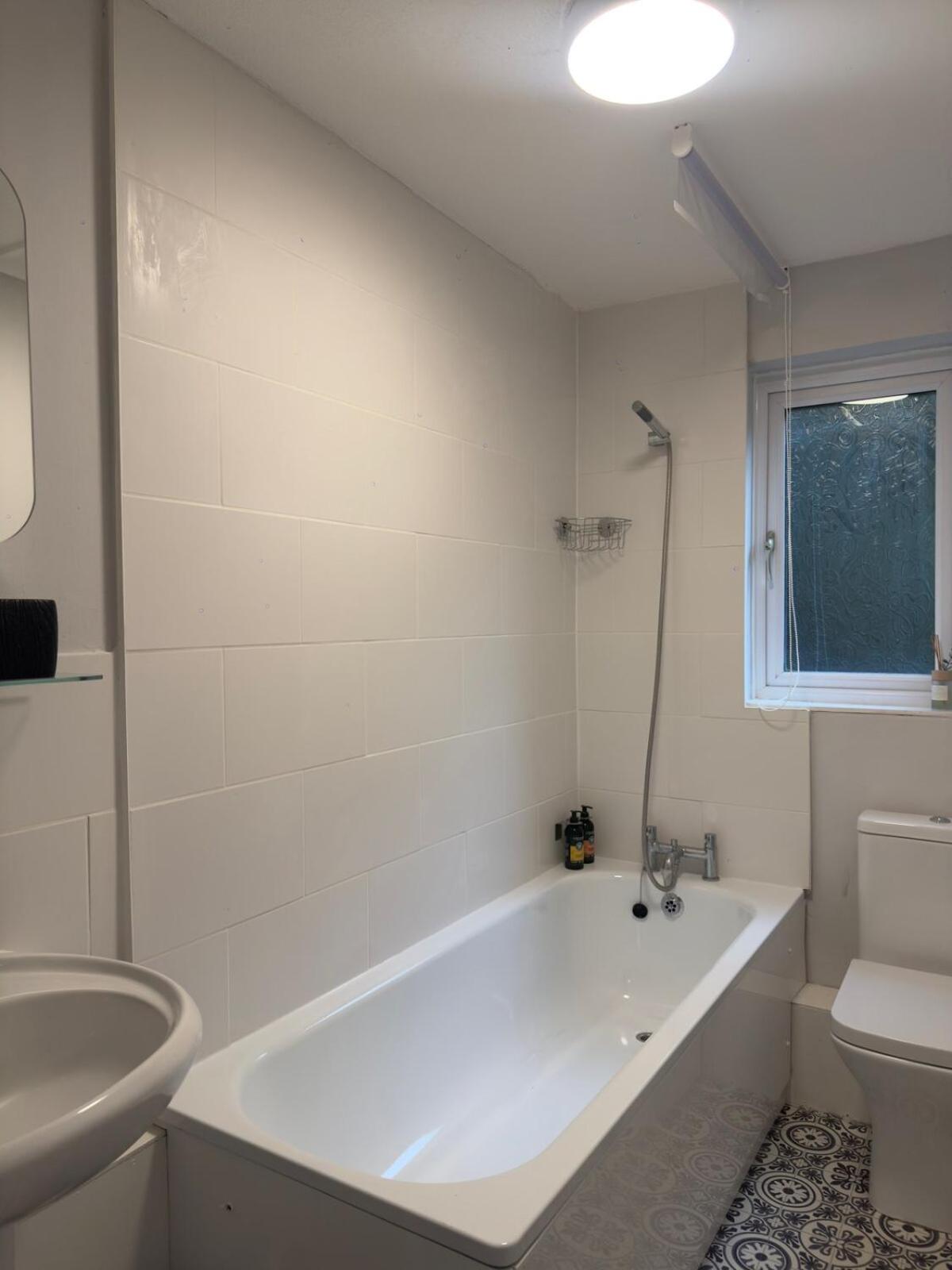 Zone 2 Modern 1 bed Flat with Seperate Office