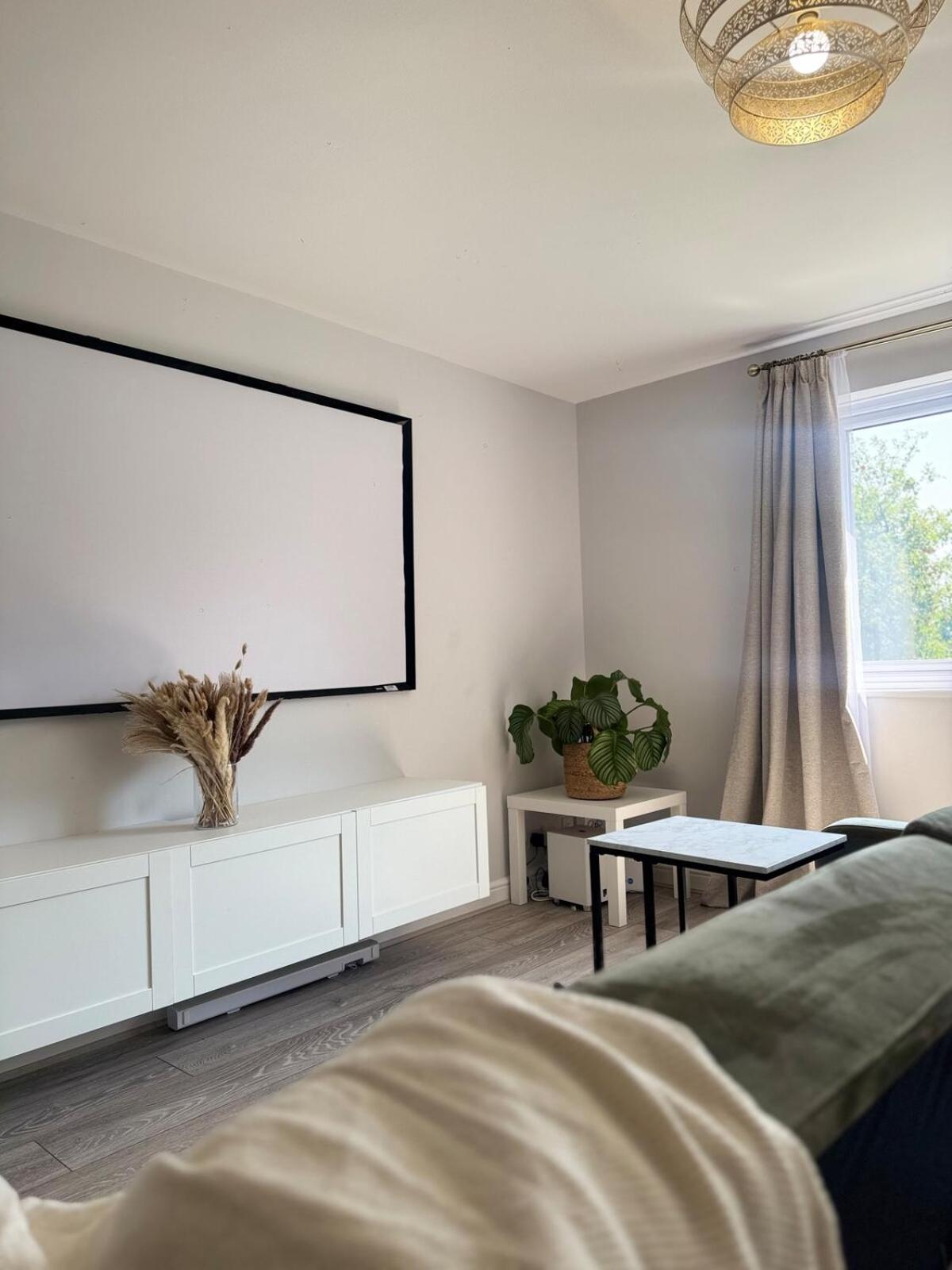 Zone 2 Modern 1 bed Flat with Seperate Office