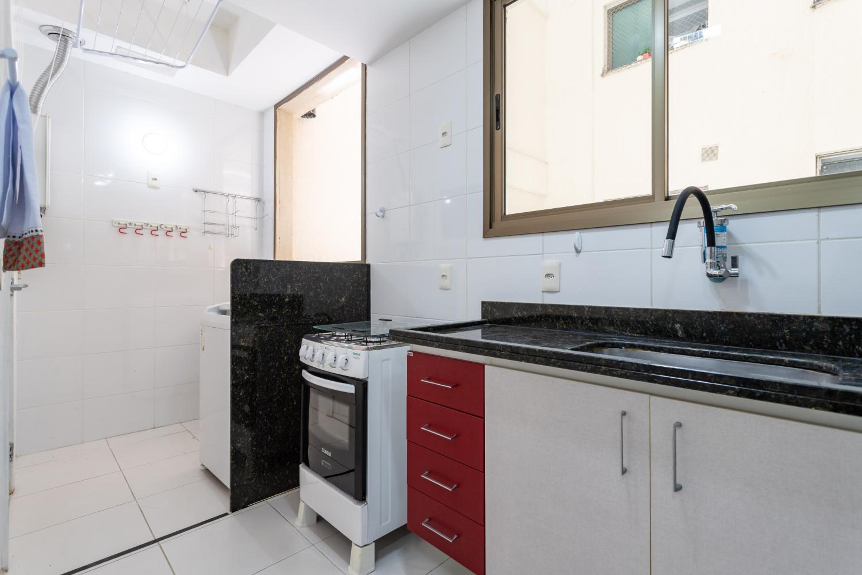 Suite, 2quartos, cozinha completa, varandão, 2 vagas de garagem