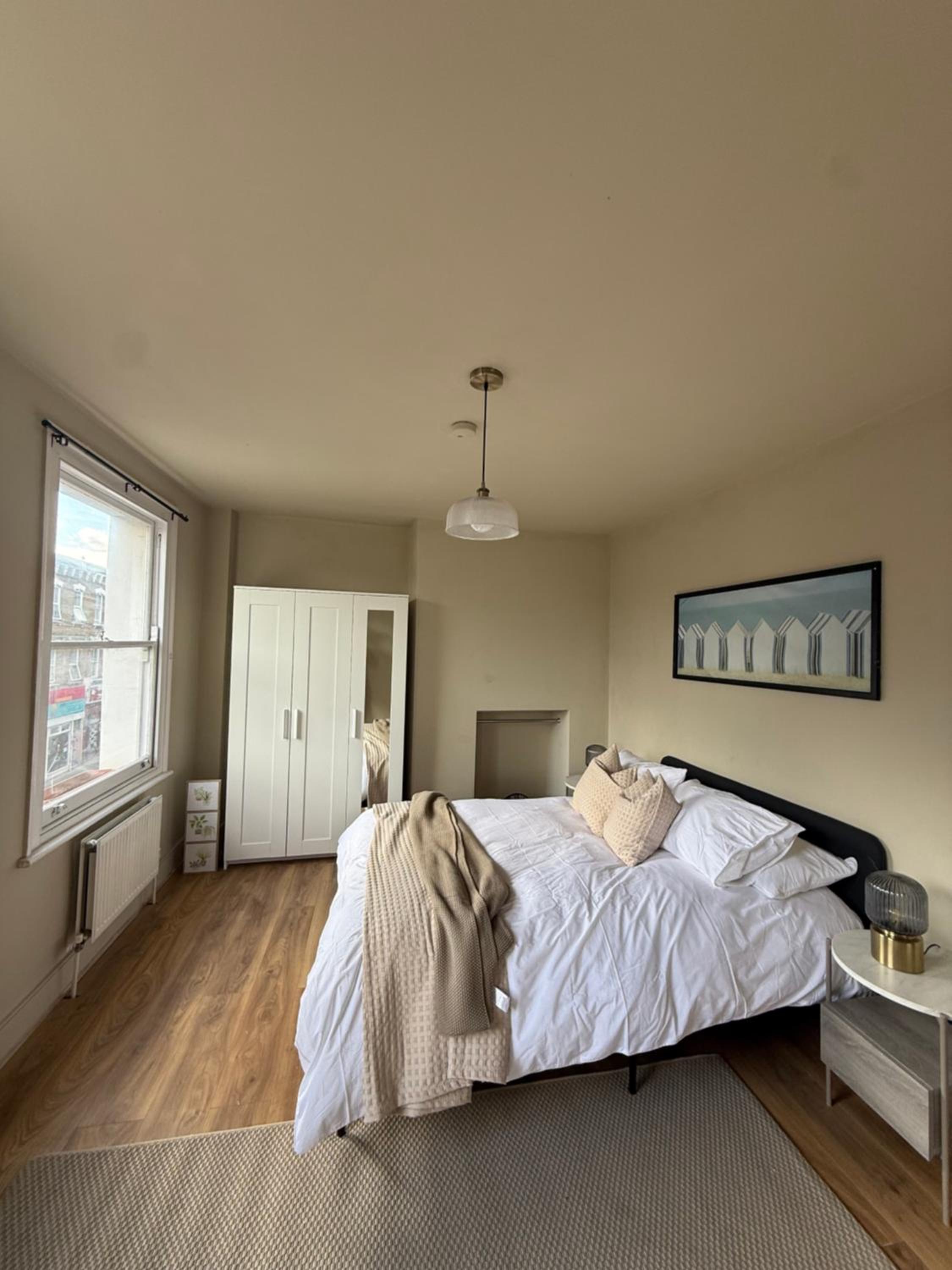 Stokey Skyline Retreat With Balcony