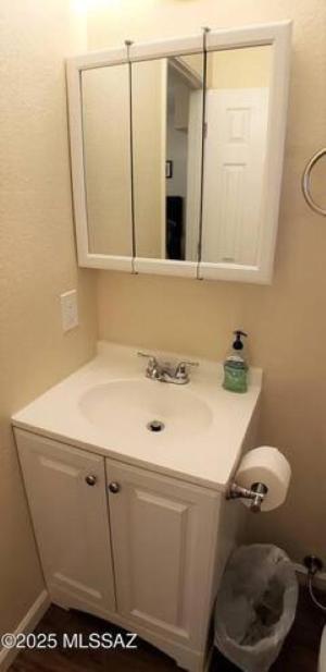 Charming 1-bed apt, cook-ready kitchen, laundry, 5-8 mins to U of A and Downtown