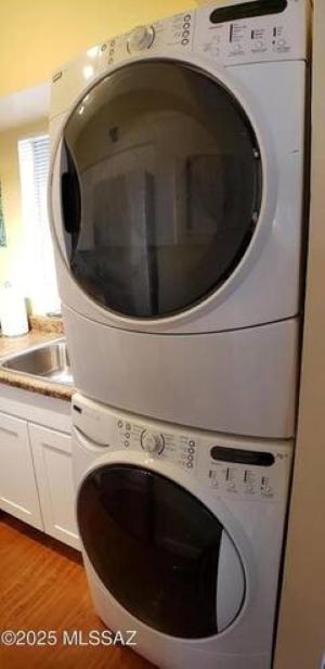 Charming 1-bed apt, cook-ready kitchen, laundry, 5-8 mins to U of A and Downtown