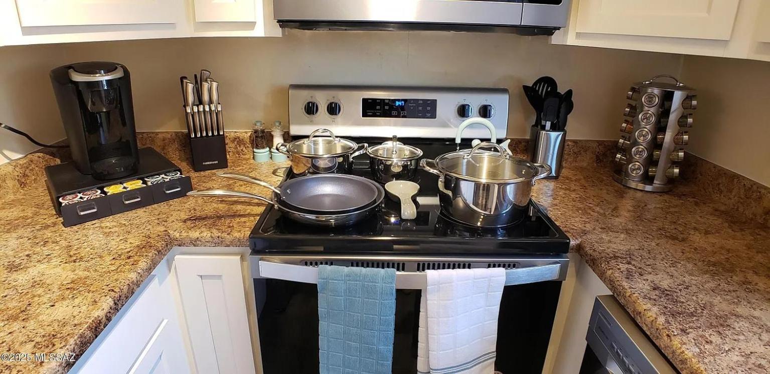Charming 1-bed apt, cook-ready kitchen, laundry, 5-8 mins to U of A and Downtown