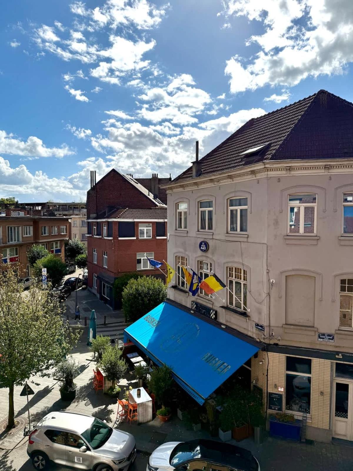 Doux nid perche avec vue magique sur la Ville