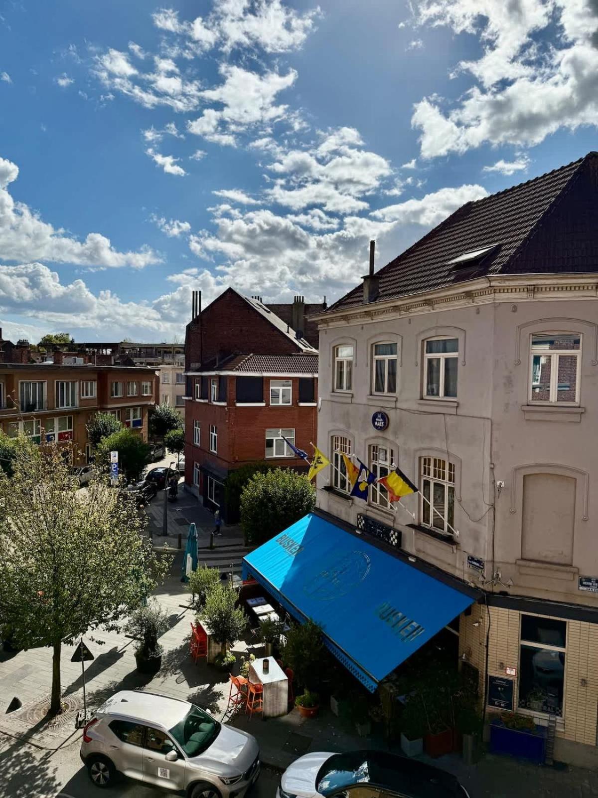 Doux nid perche avec vue magique sur la Ville