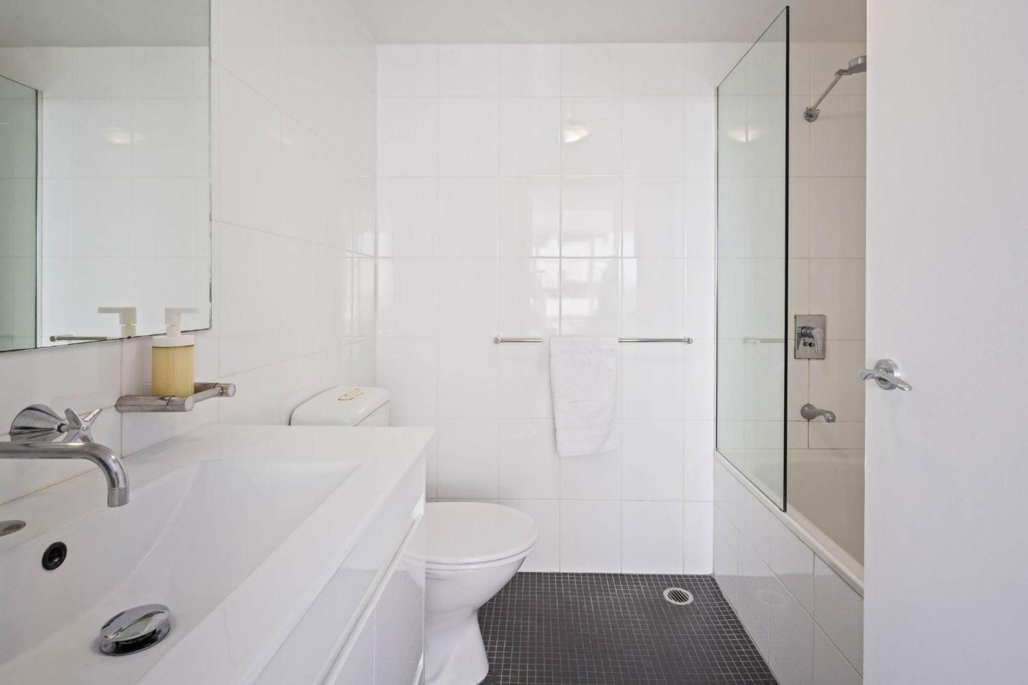 Stylish 2BR Apt Overlooking Darling Harbour