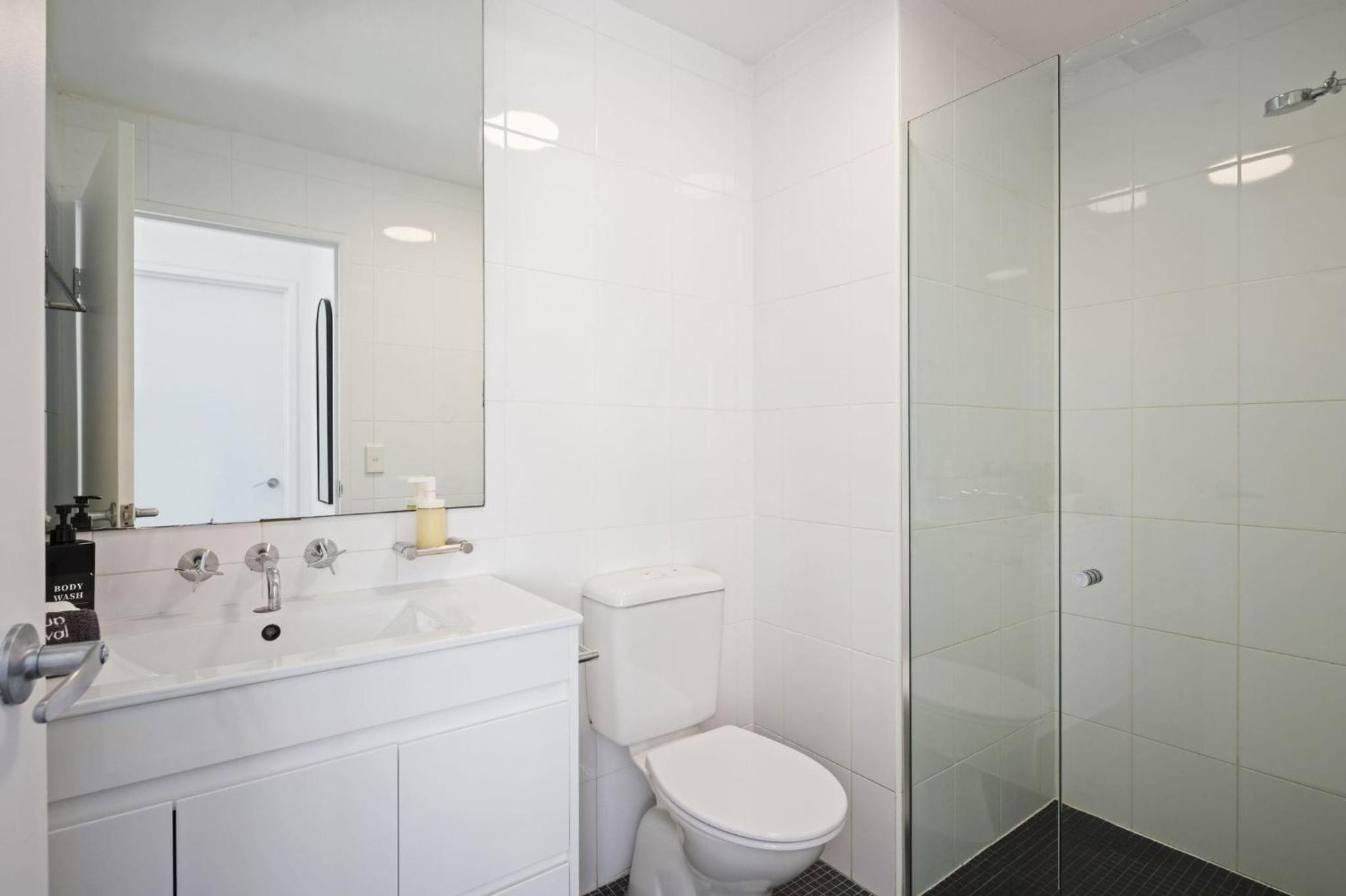 Stylish 2BR Apt Overlooking Darling Harbour