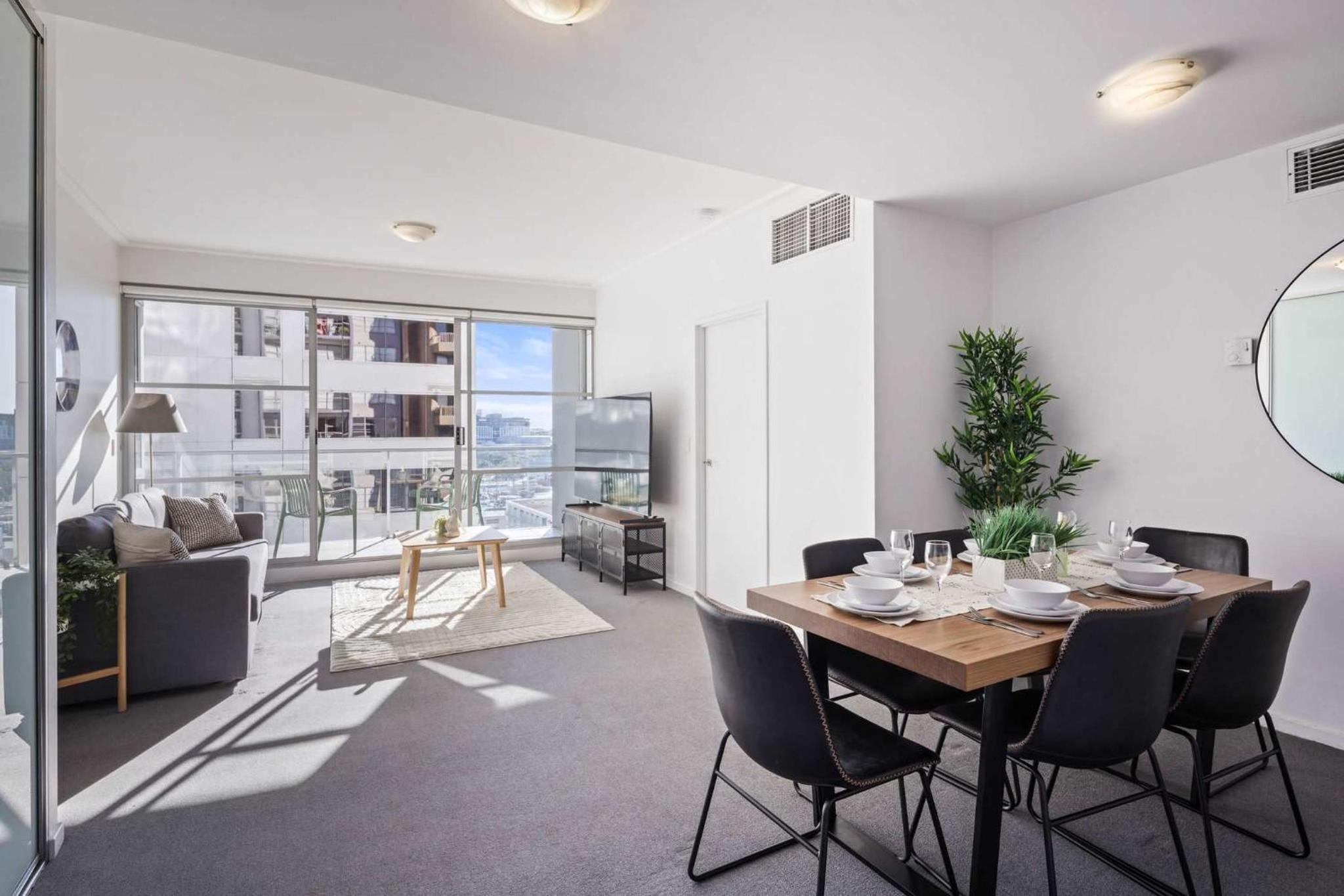 Stylish 2BR Apt Overlooking Darling Harbour