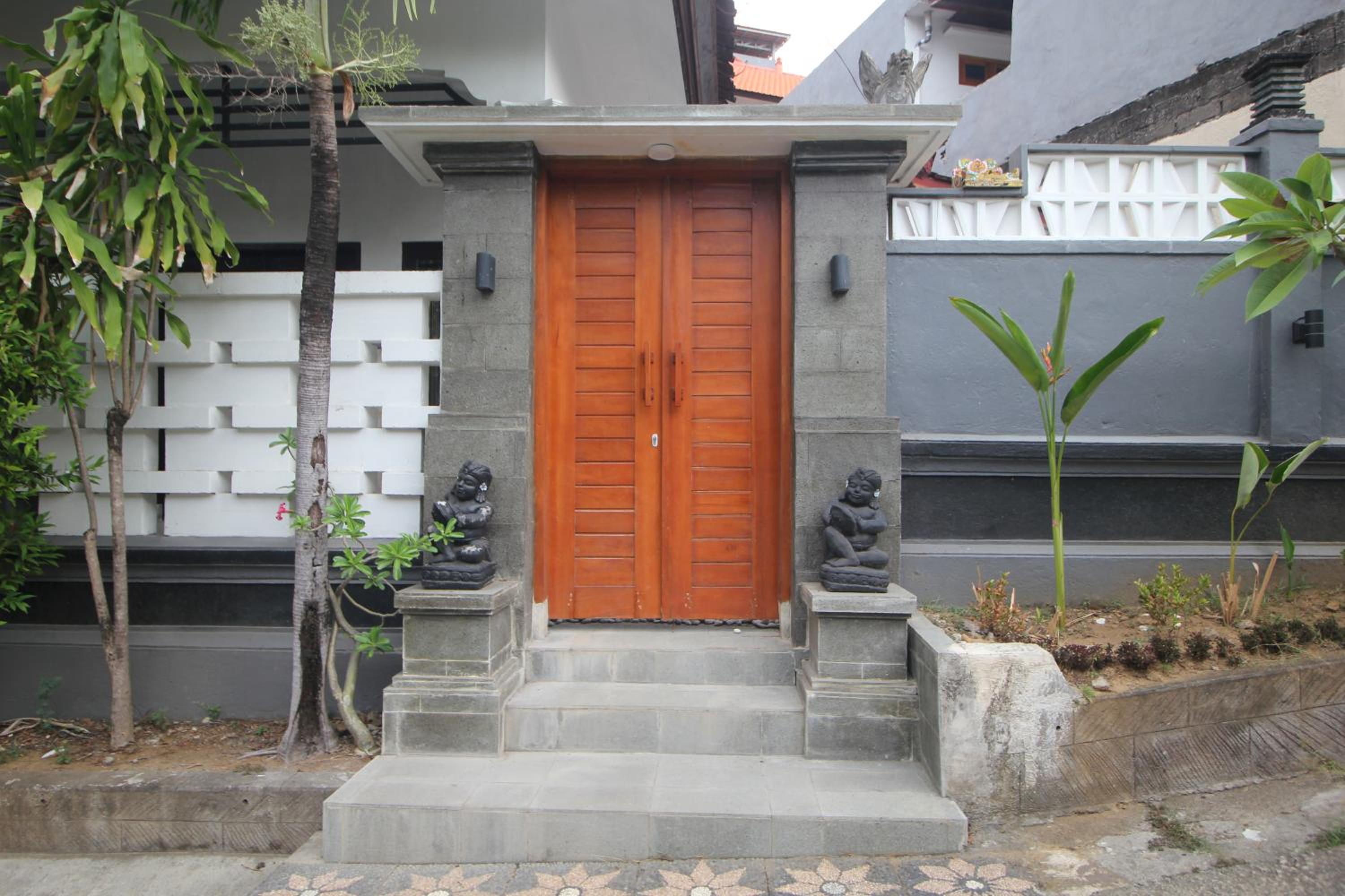 Dhanya Villa Lovina by Parigata