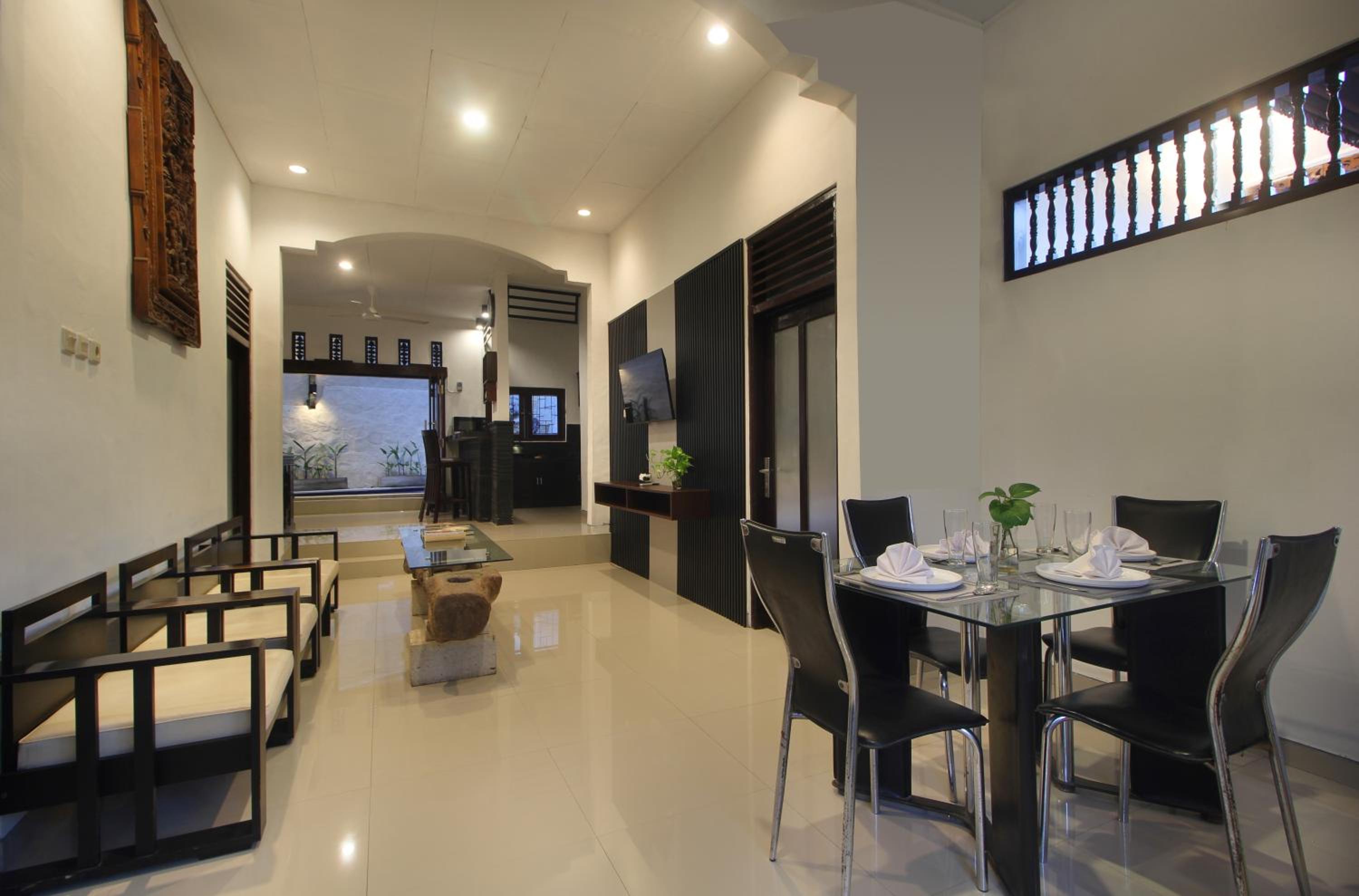 Dhanya Villa Lovina by Parigata