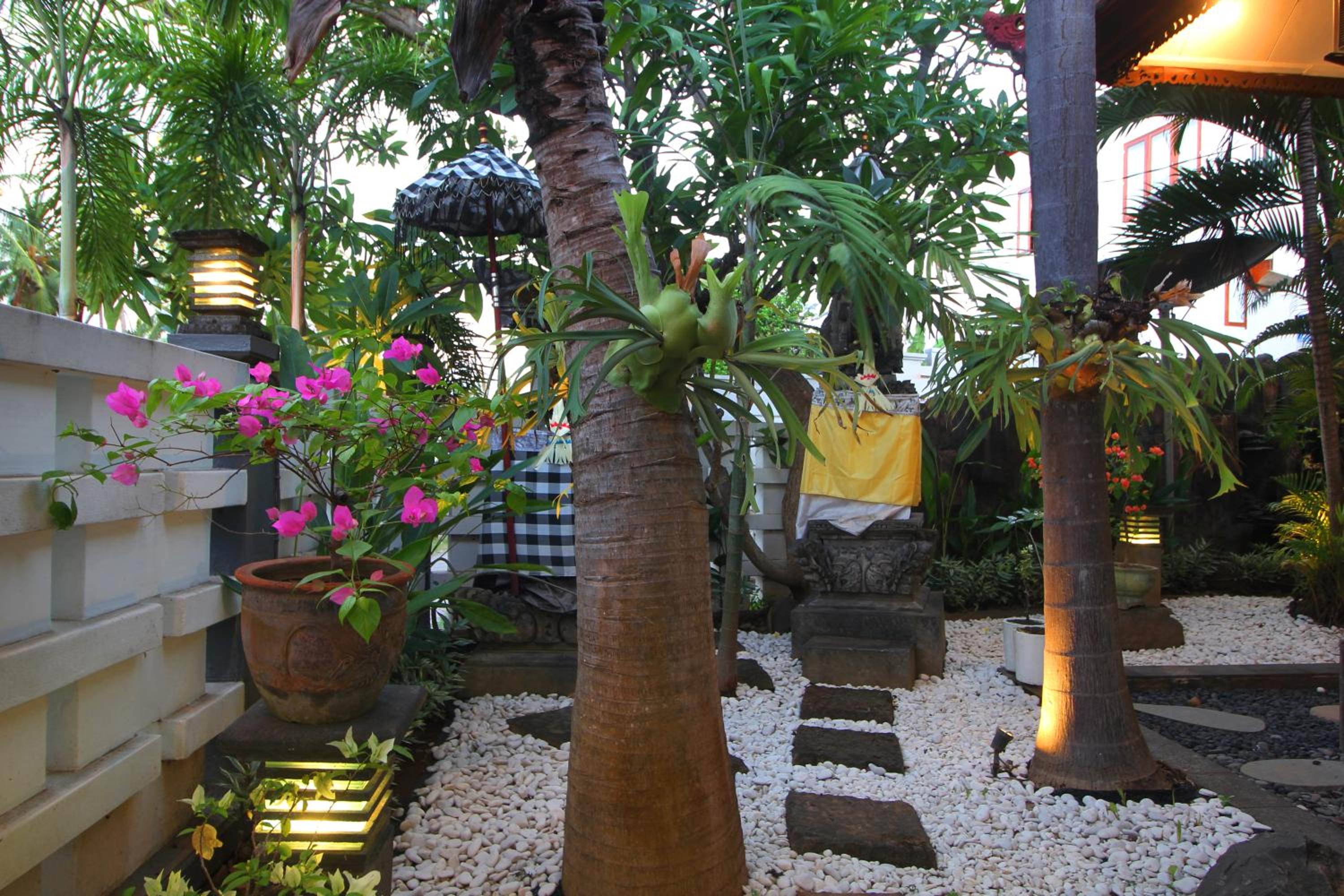 Dhanya Villa Lovina by Parigata