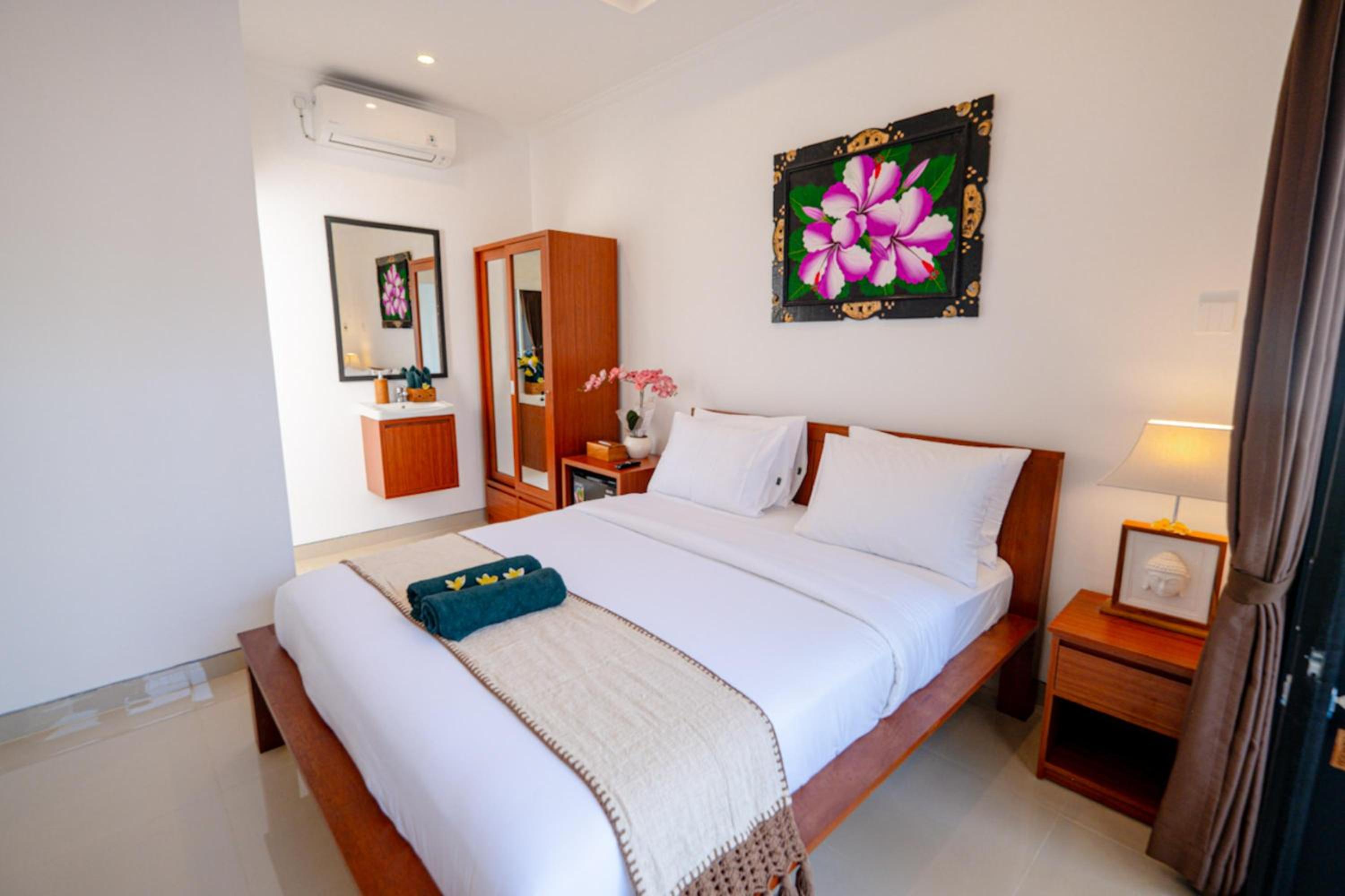 Crystal Flow Guest House & Apartment Canggu