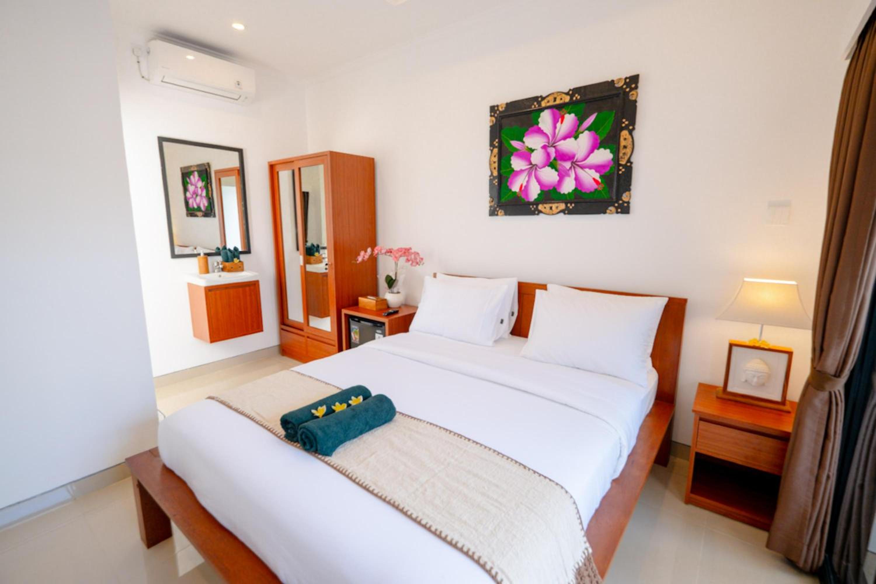 Crystal Flow Guest House & Apartment Canggu