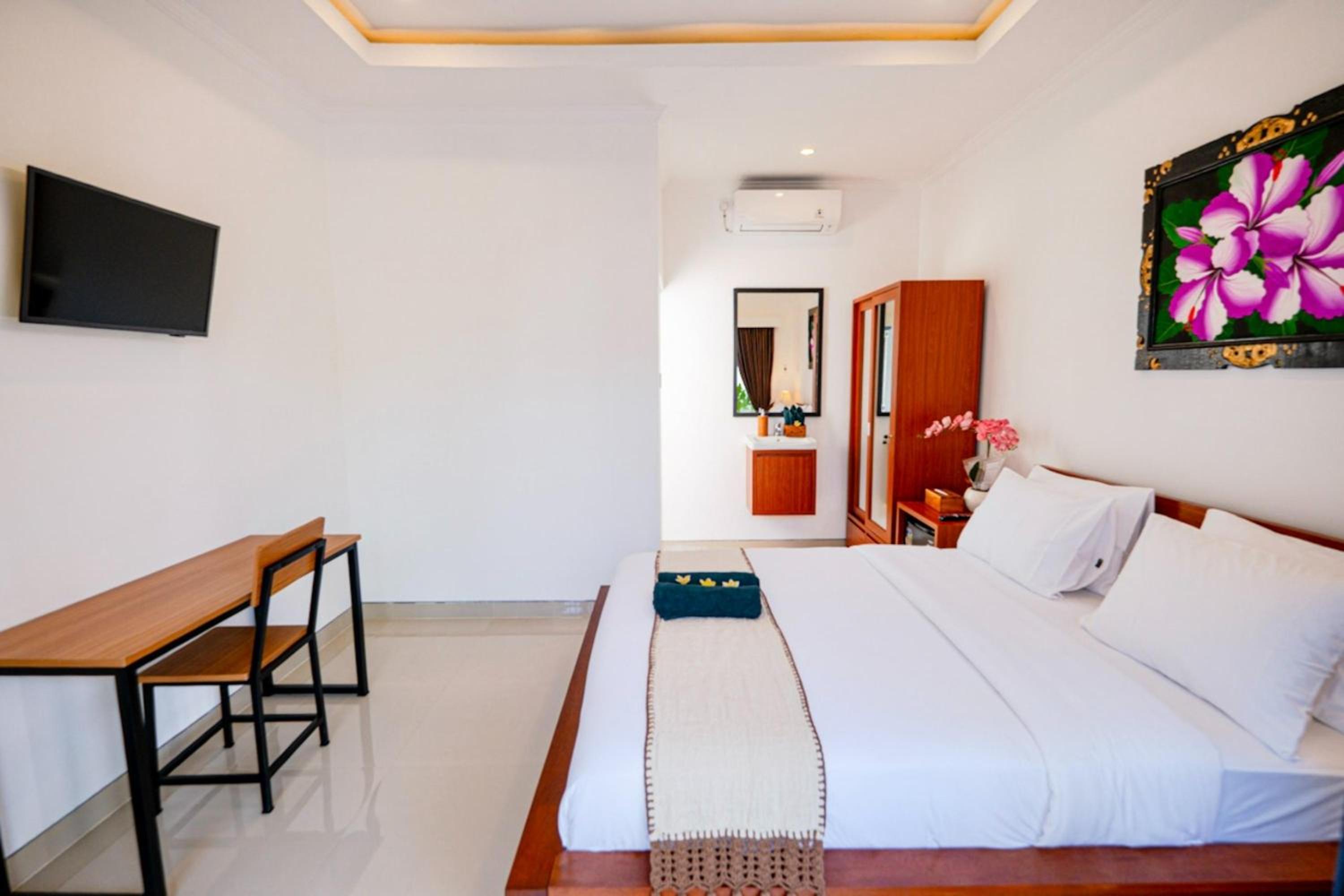 Crystal Flow Guest House & Apartment Canggu