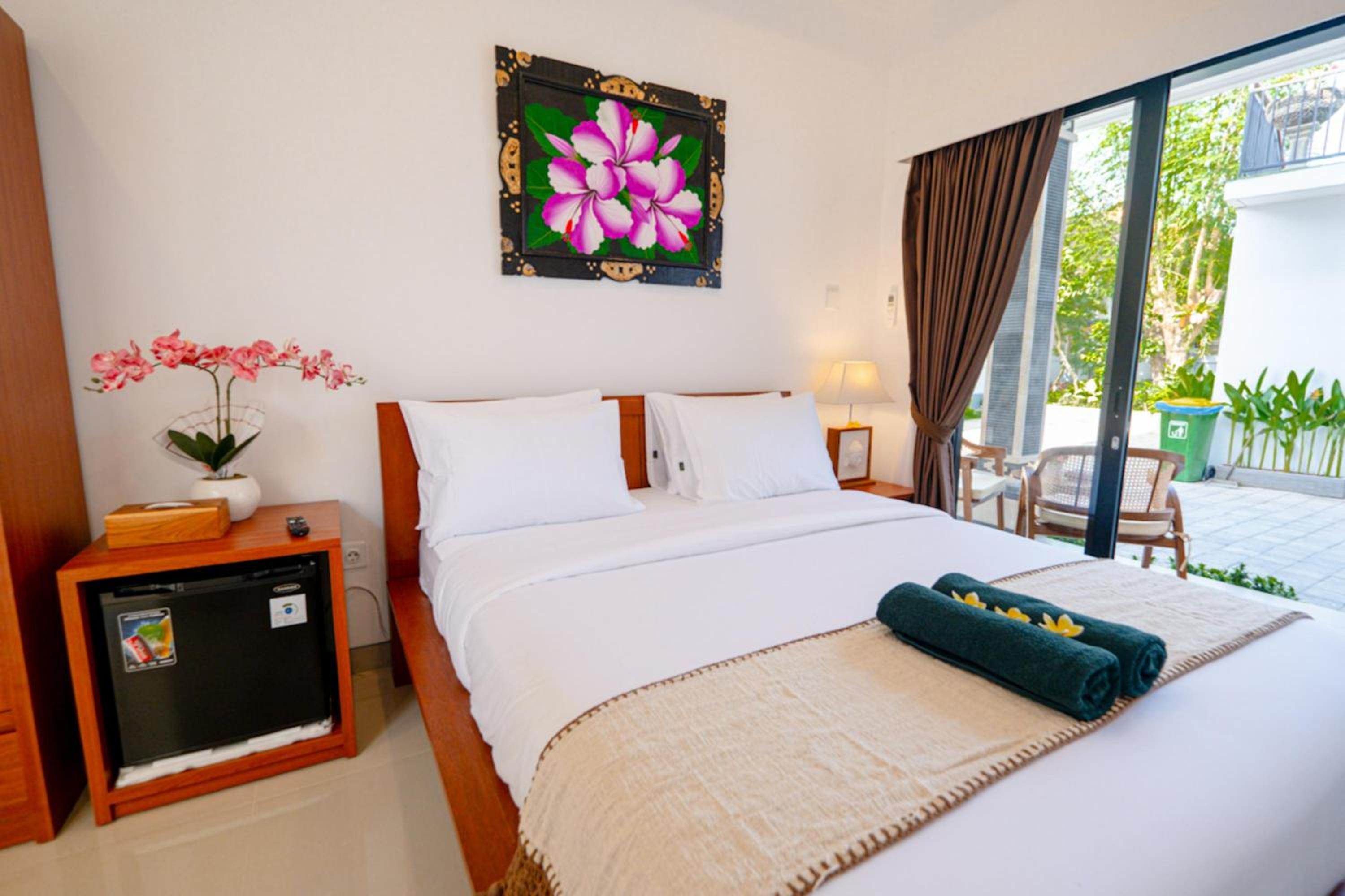 Crystal Flow Guest House & Apartment Canggu