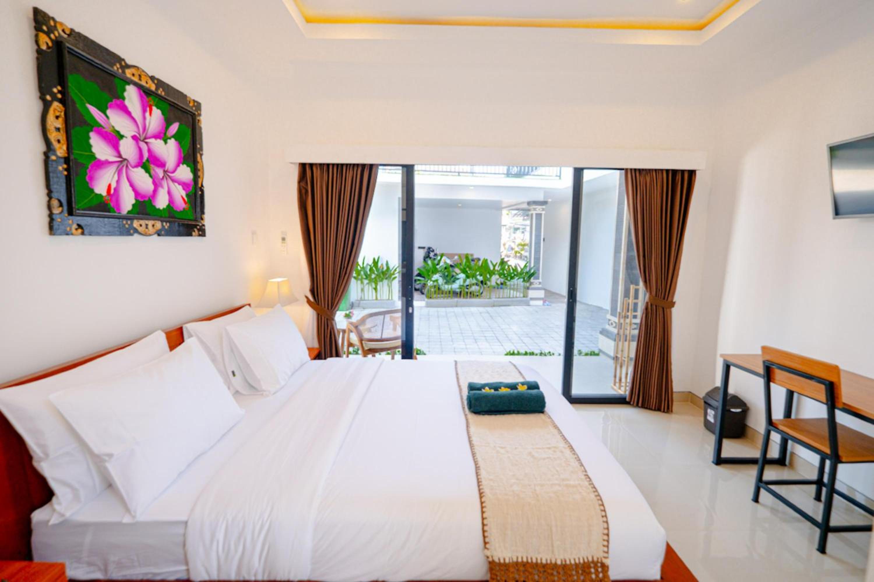 Crystal Flow Guest House & Apartment Canggu