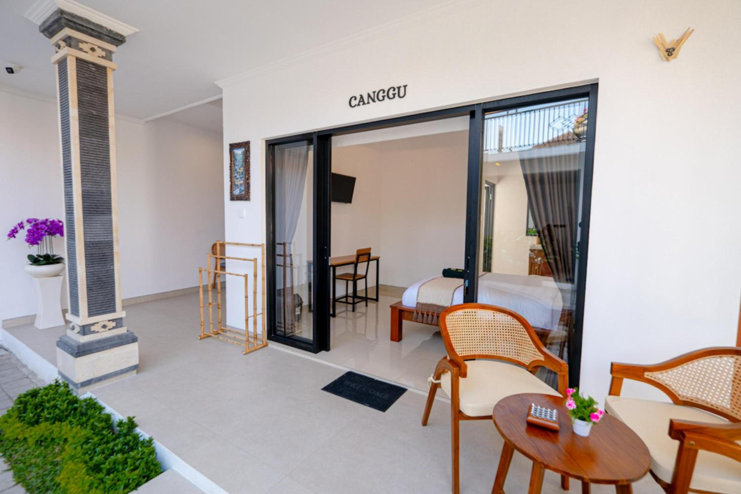 Crystal Flow Guest House & Apartment Canggu
