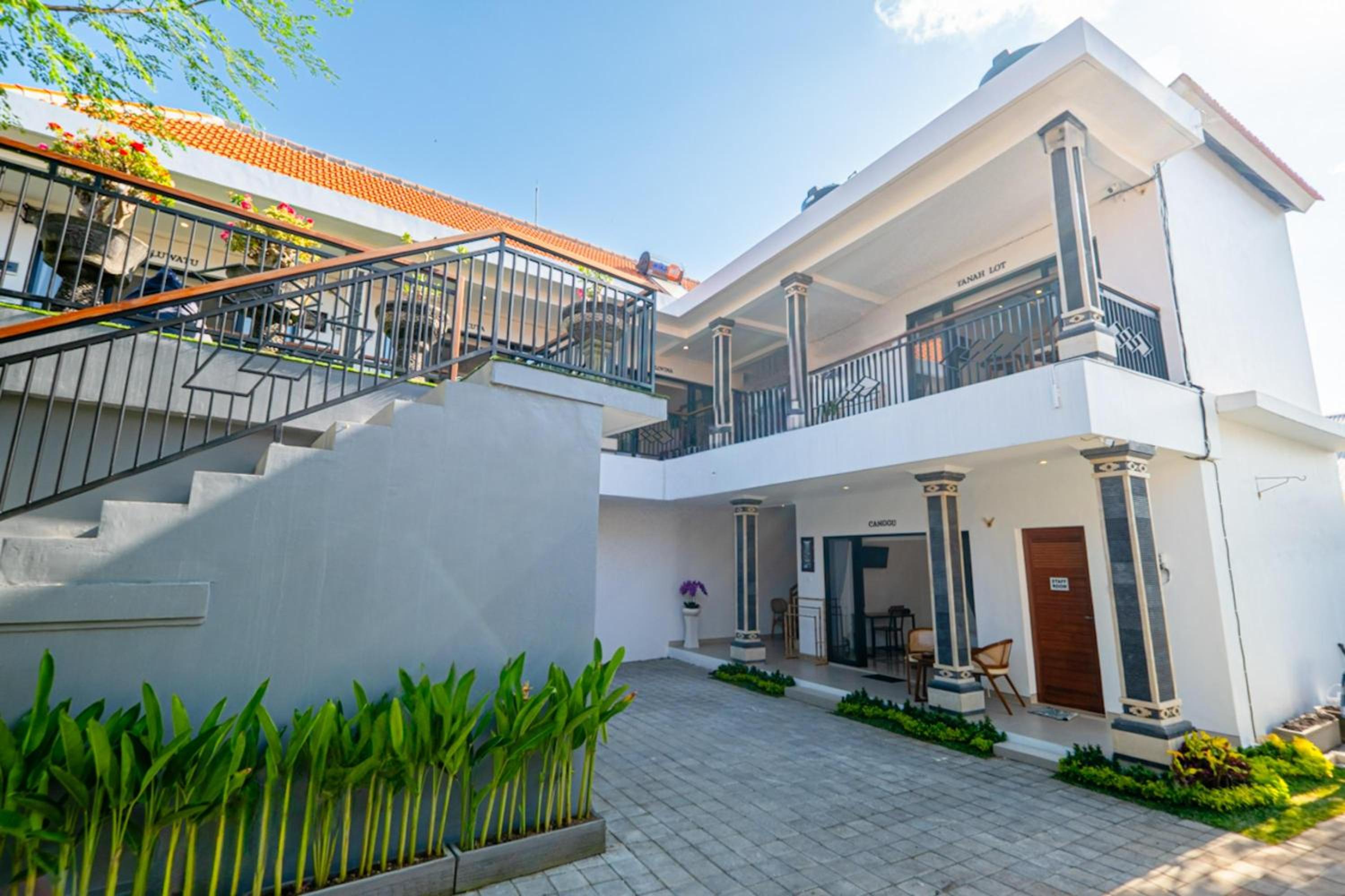 Crystal Flow Guest House & Apartment Canggu