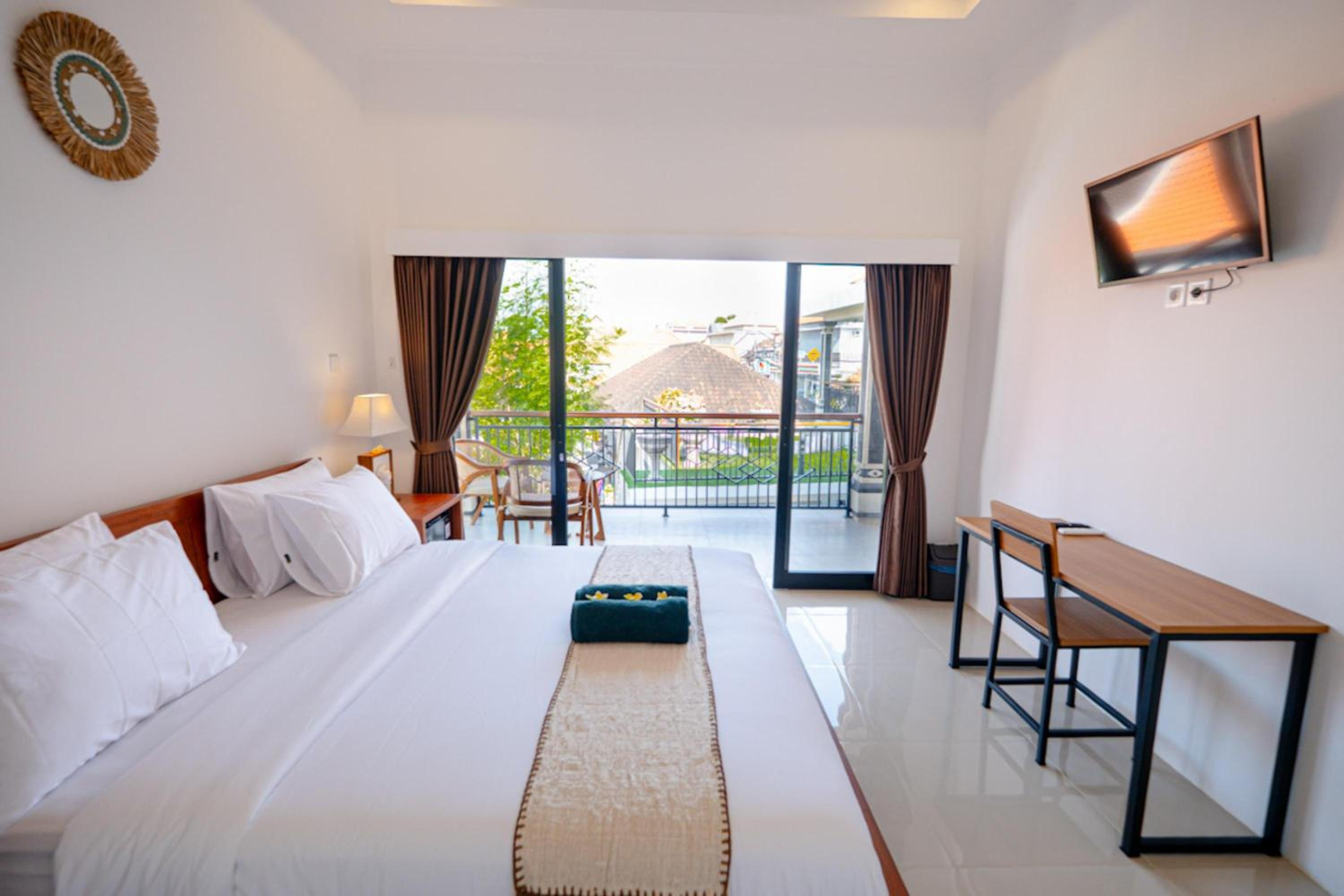 Crystal Flow Guest House & Apartment Canggu
