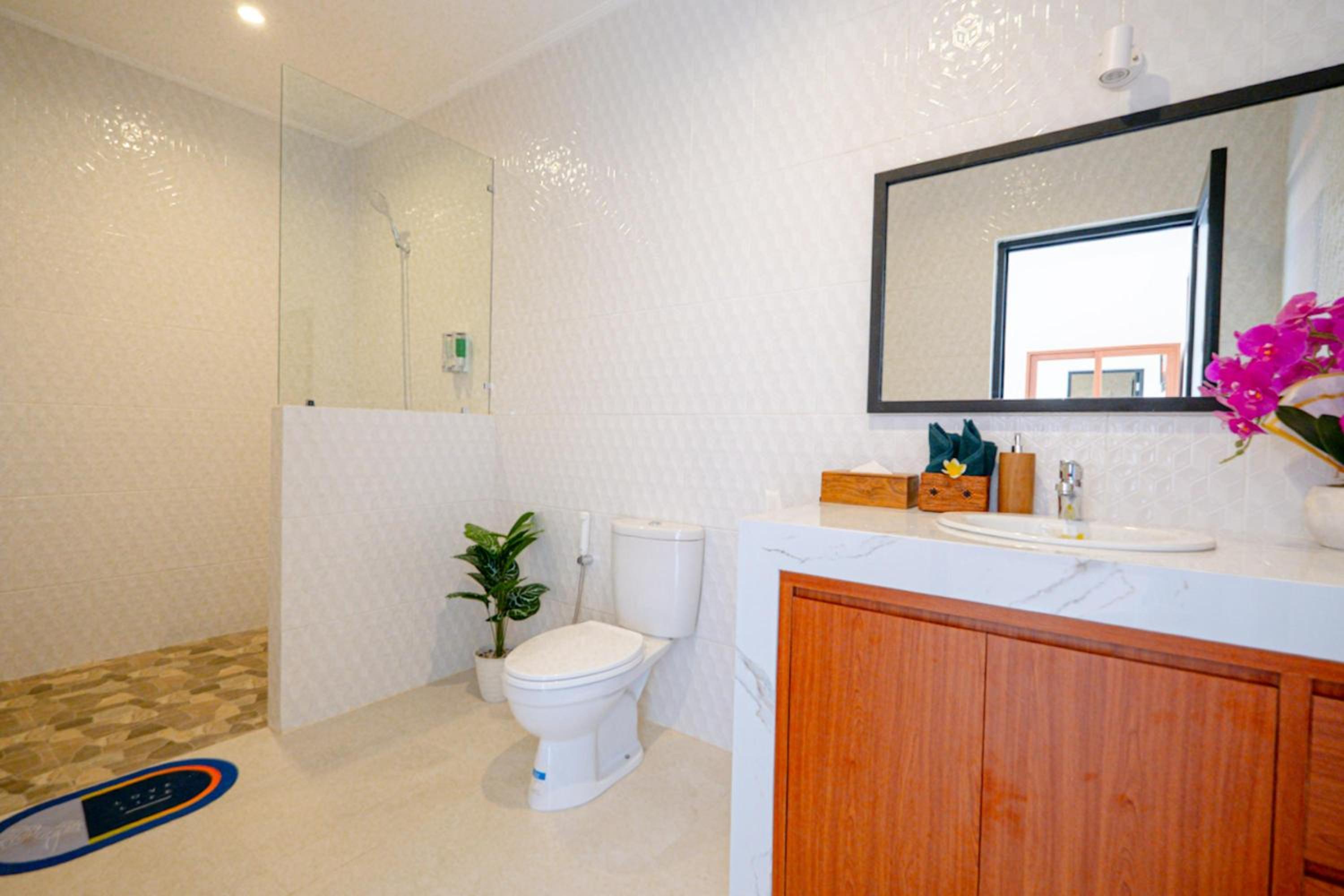 Crystal Flow Guest House & Apartment Canggu
