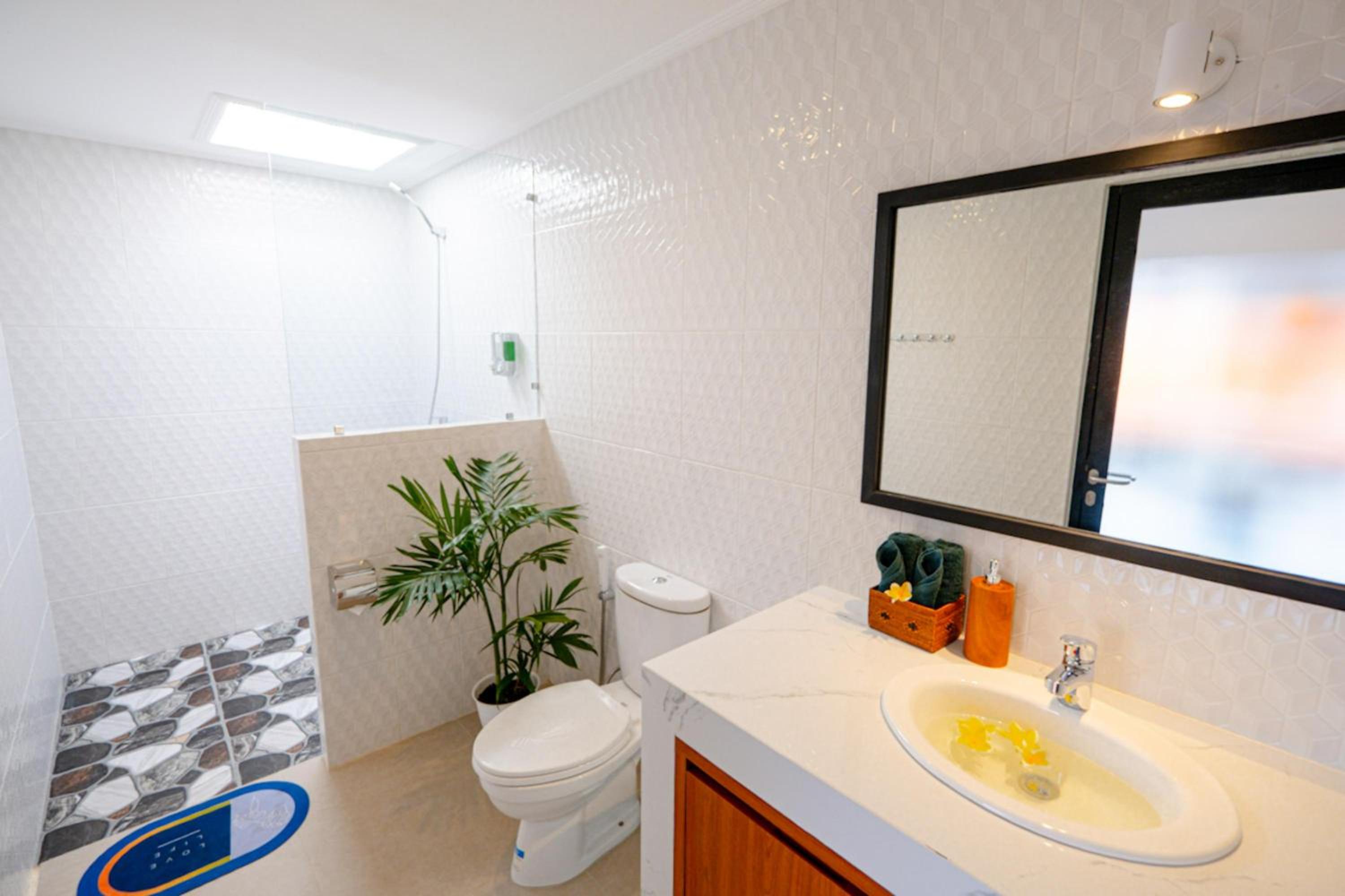 Crystal Flow Guest House & Apartment Canggu