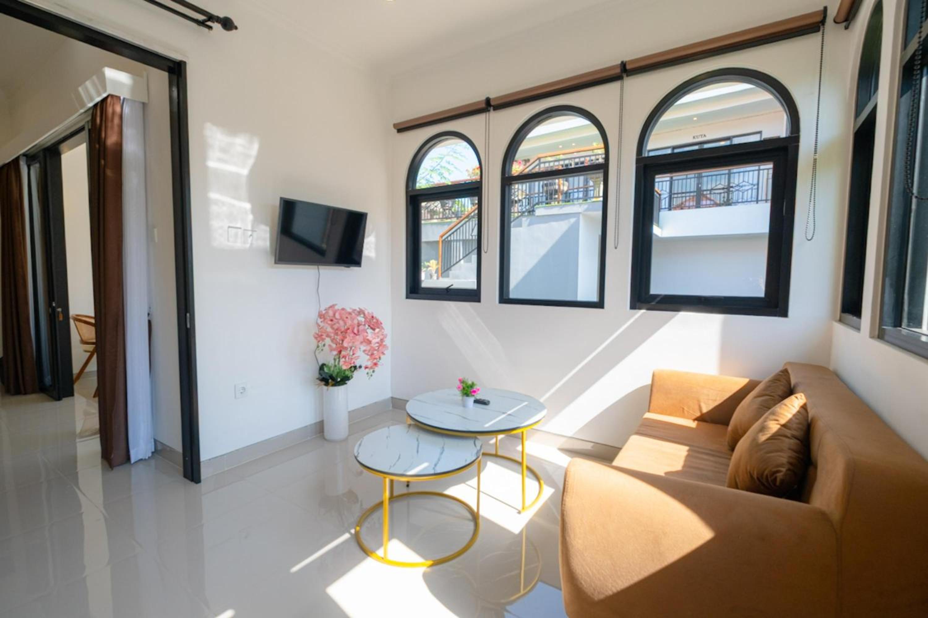Crystal Flow Guest House & Apartment Canggu