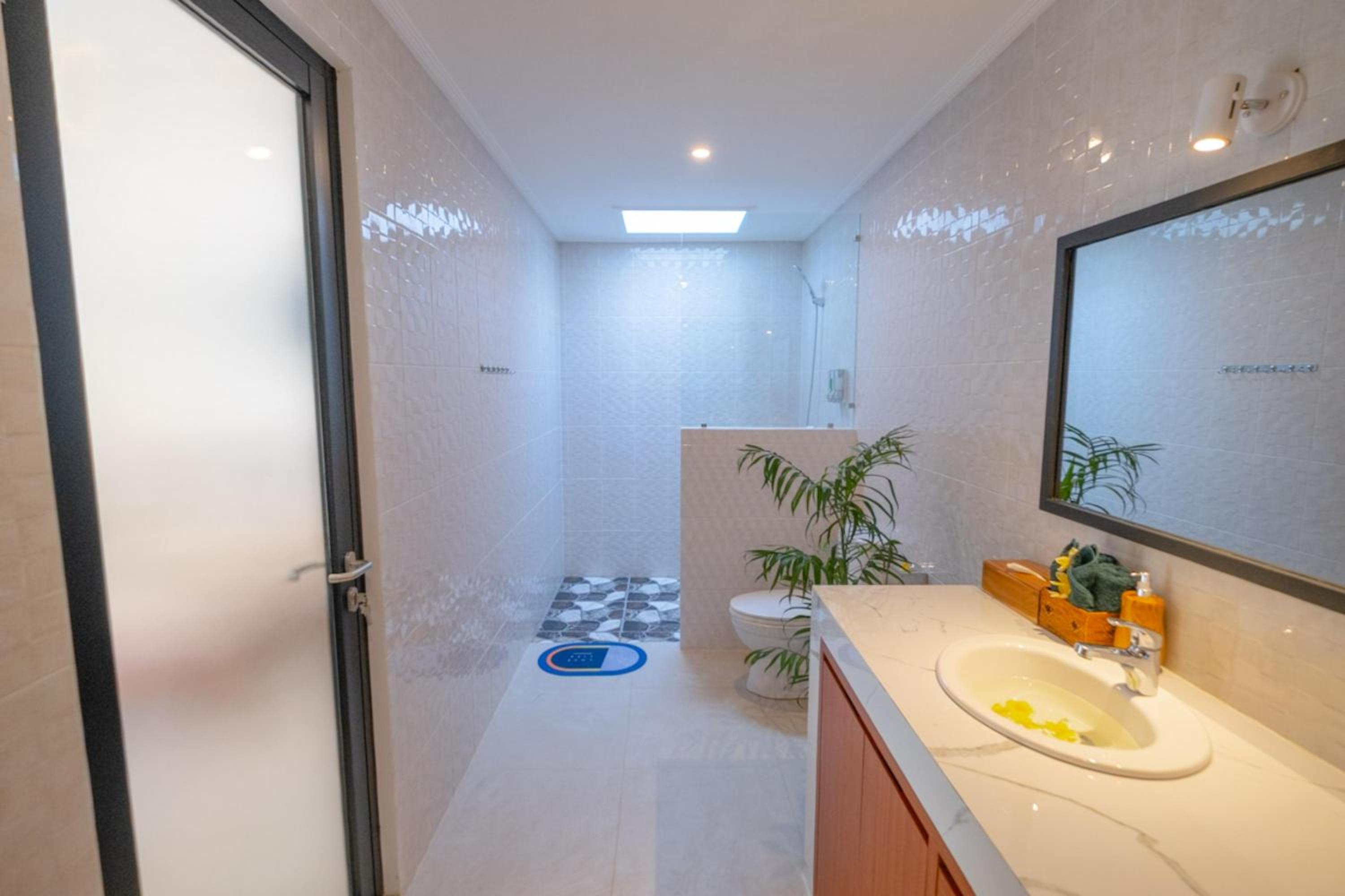 Crystal Flow Guest House & Apartment Canggu