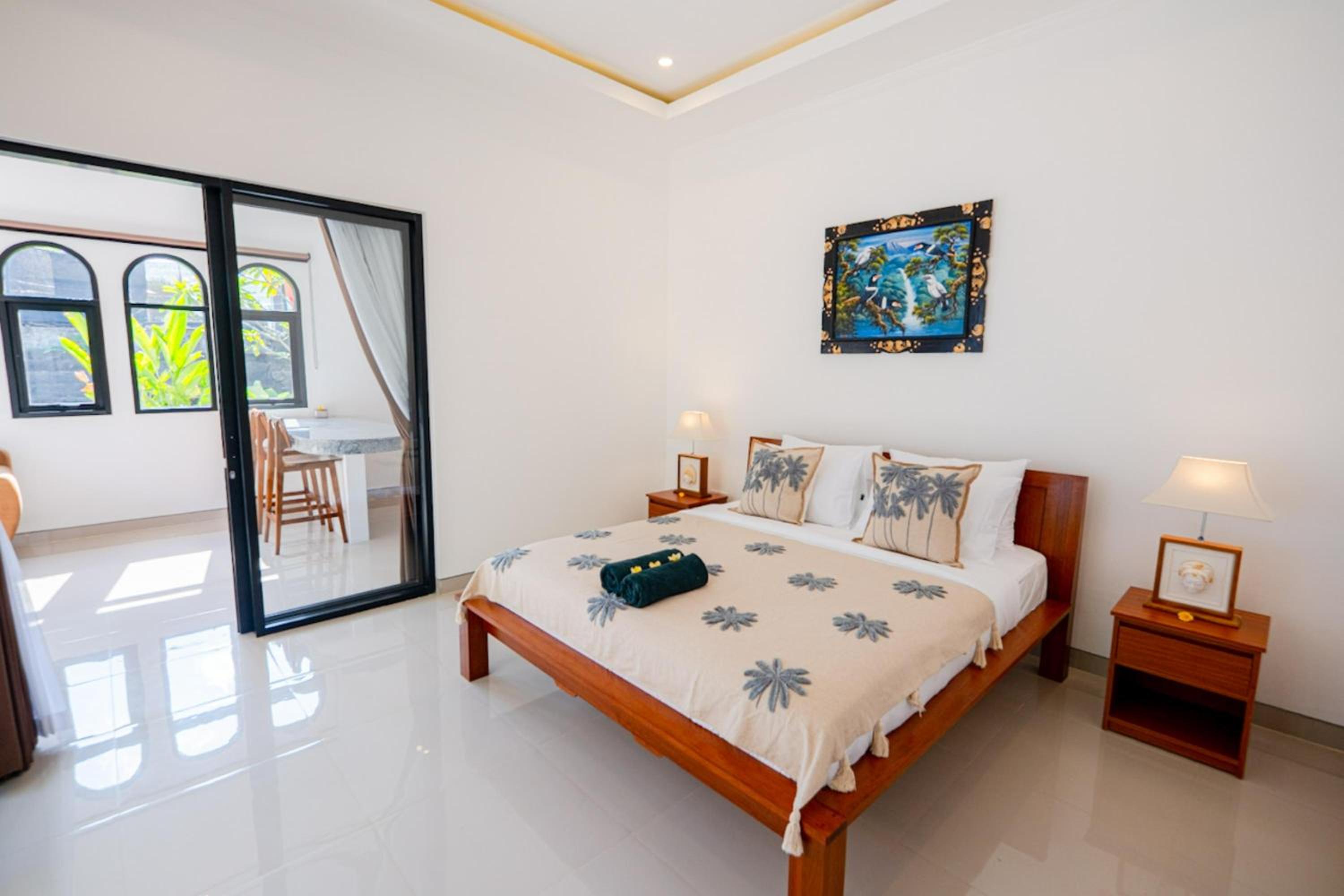 Crystal Flow Guest House & Apartment Canggu