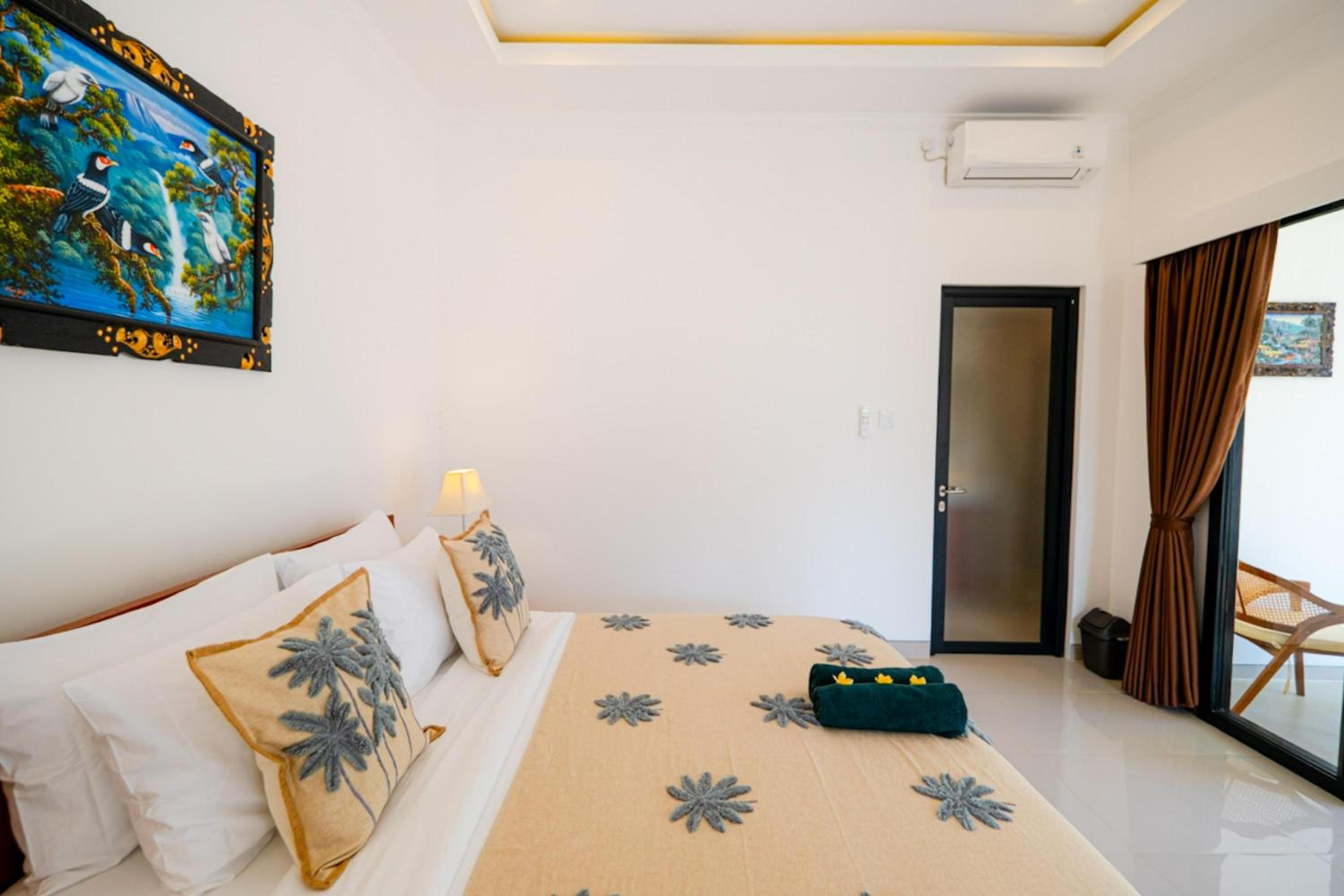 Crystal Flow Guest House & Apartment Canggu