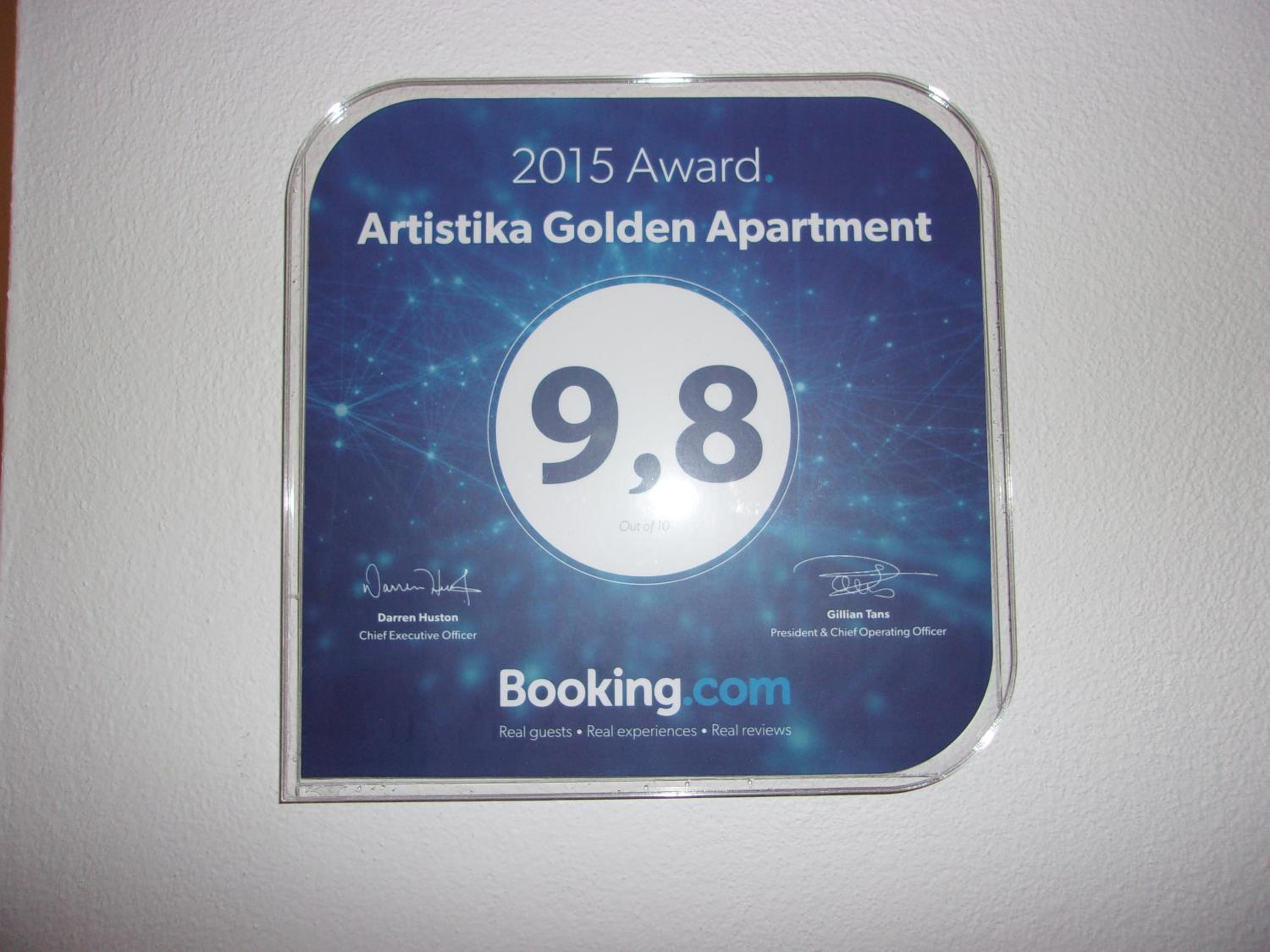 Artistika Golden Apartment