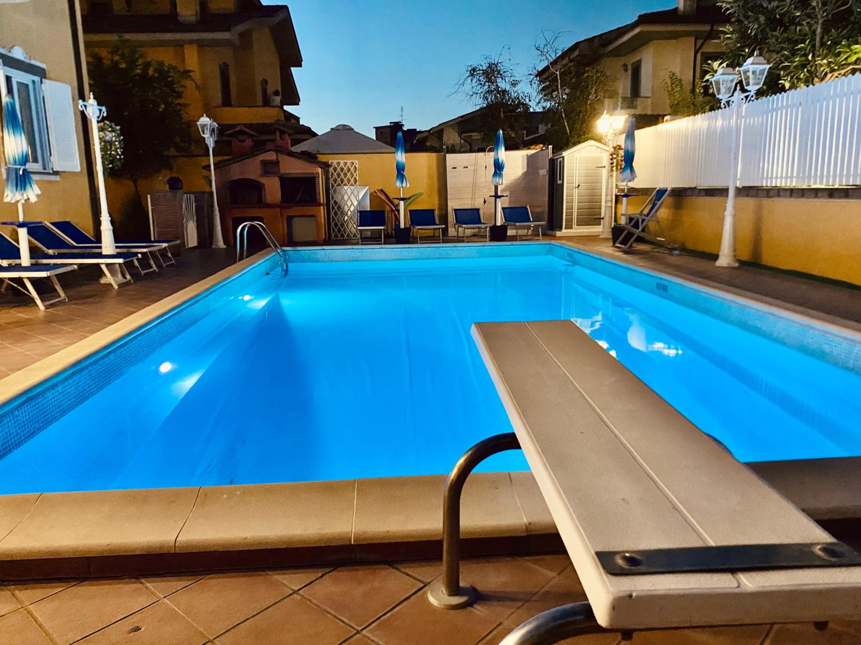 Miu' B&B , Ciampino , Villa con Piscina e Parcheggio Privato