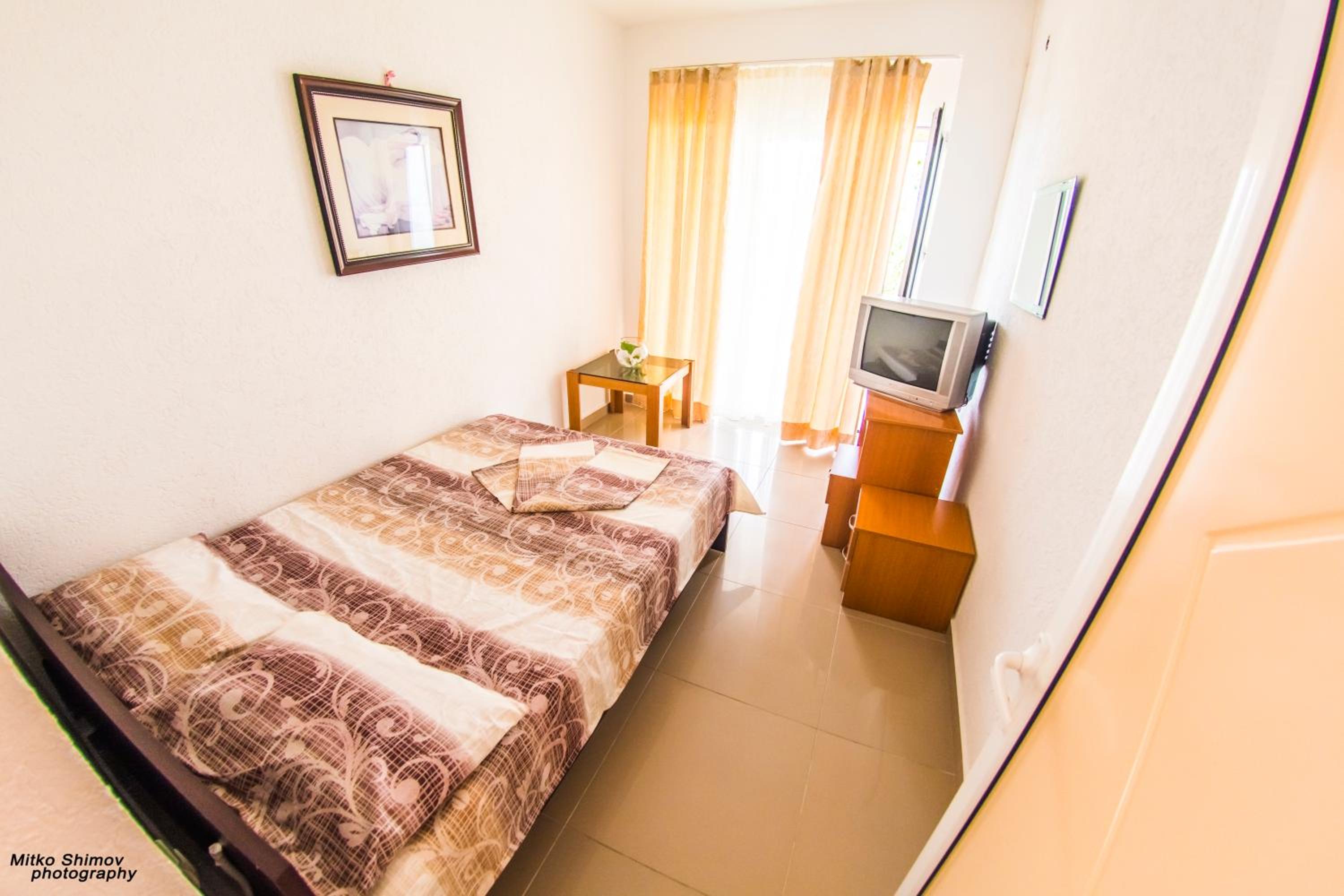 Photo 8