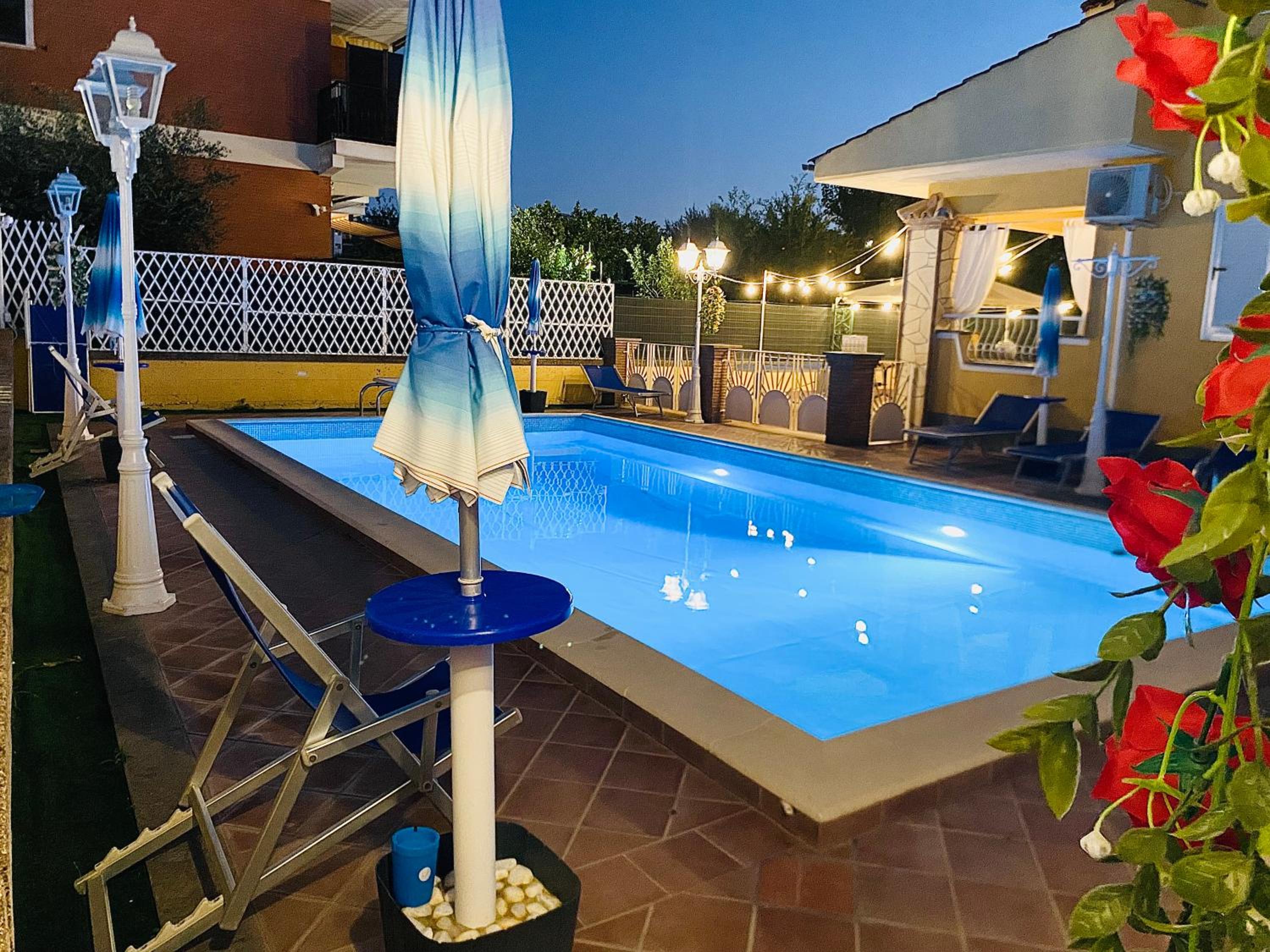 Miu' B&B , Ciampino , Villa con Piscina e Parcheggio Privato