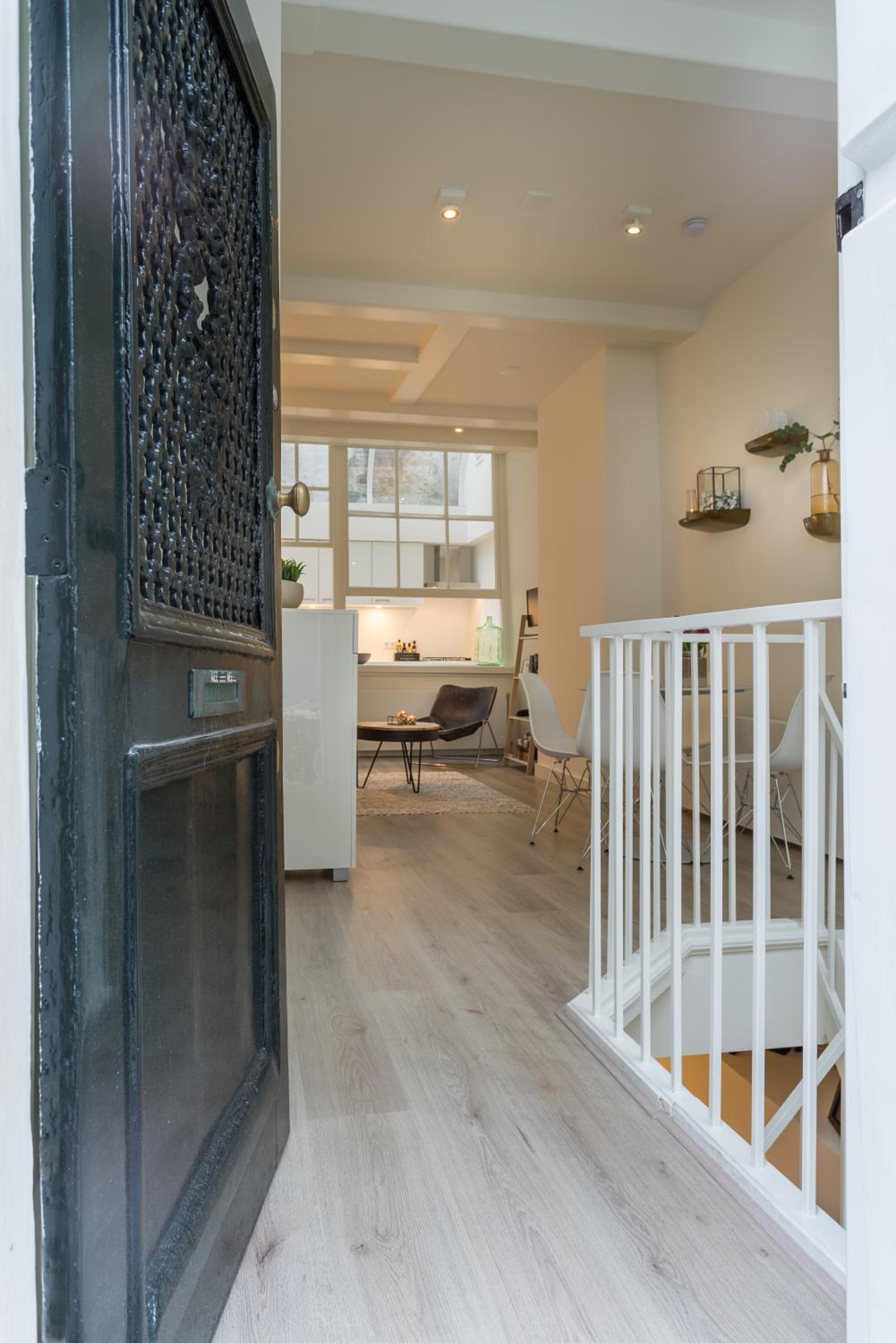 Luxury Flower Market Apartment