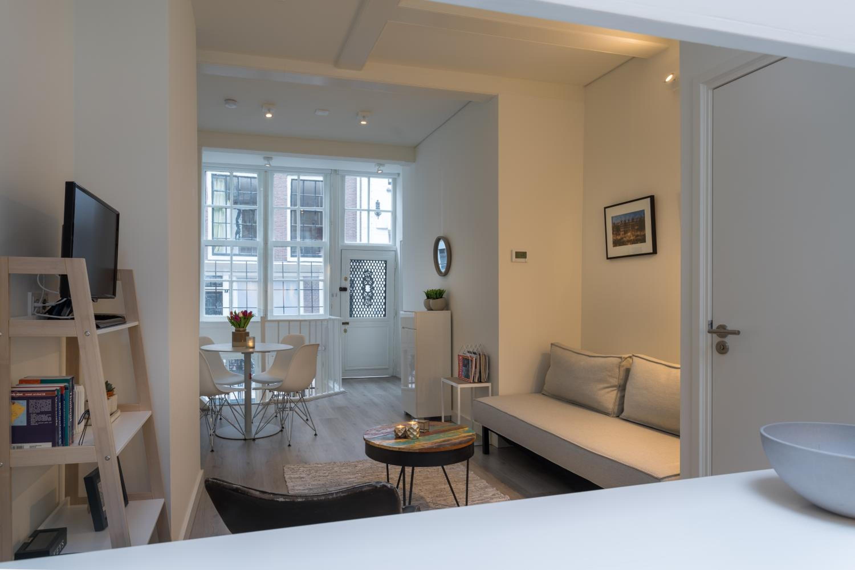 Luxury Flower Market Apartment