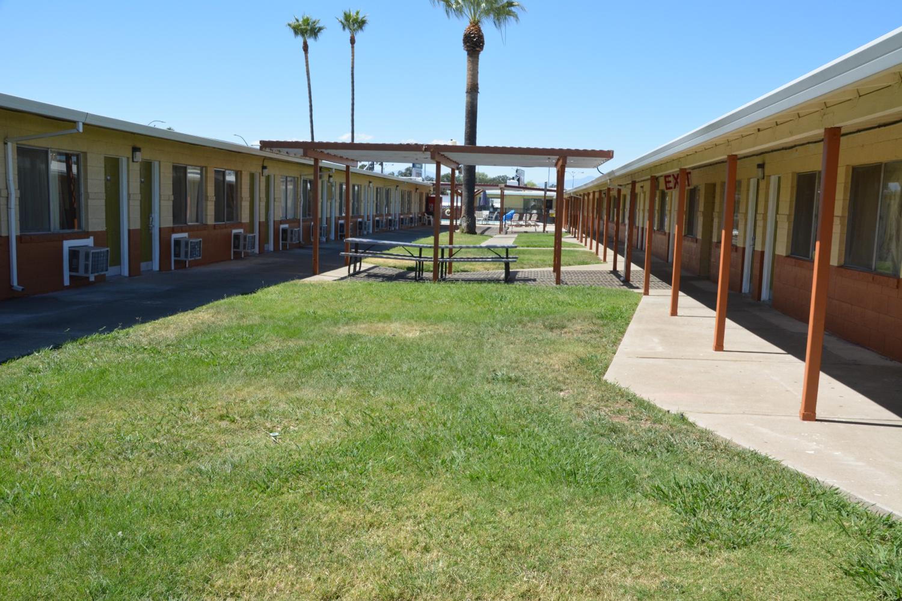 Red Bluff Vacations - Gateway Inn - Property Image 26