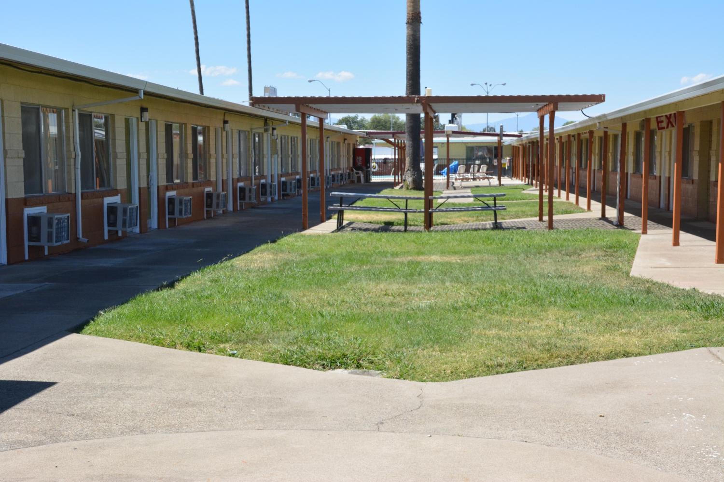 Red Bluff Vacations - Gateway Inn - Property Image 24