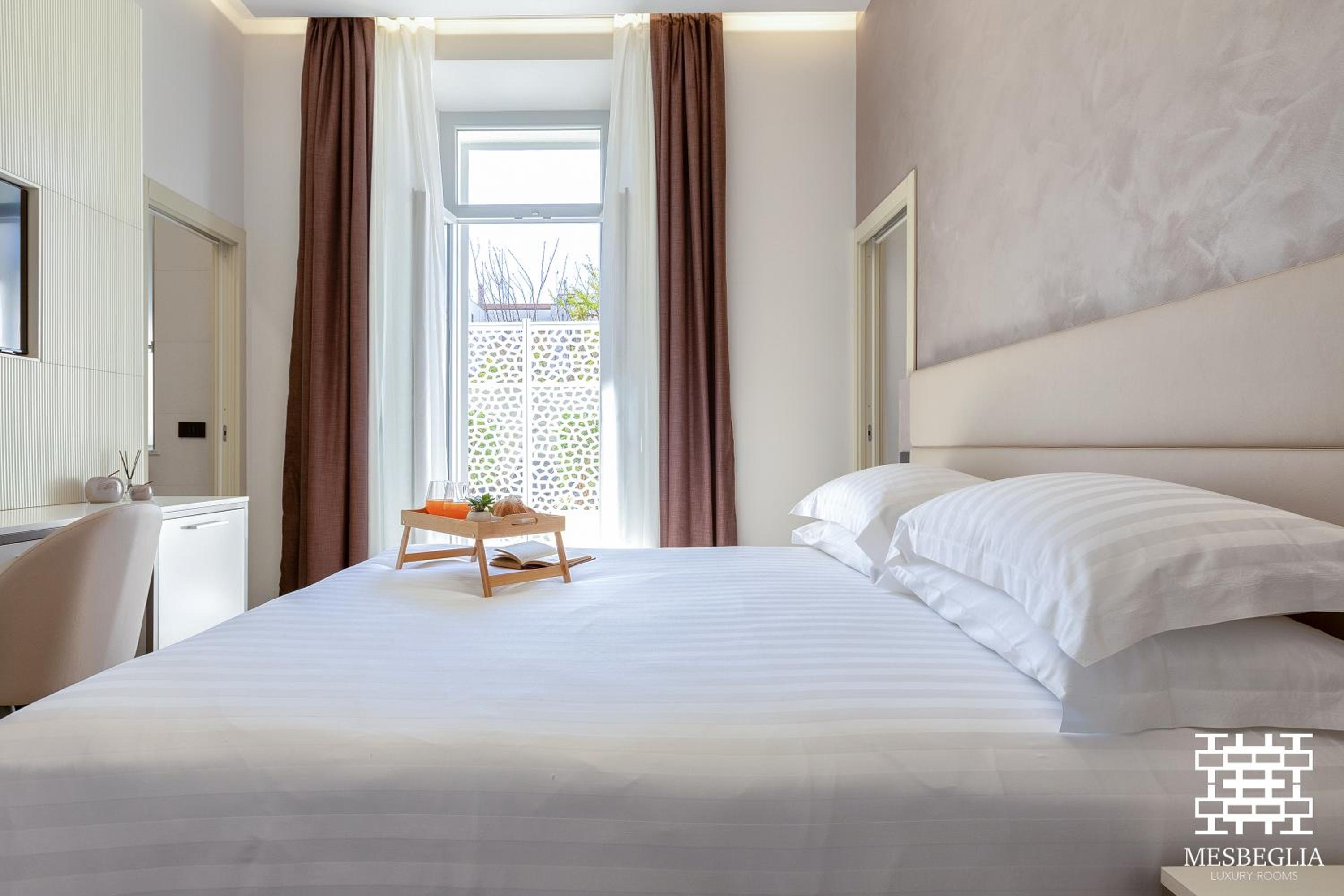 Mesbeglia Luxury Rooms