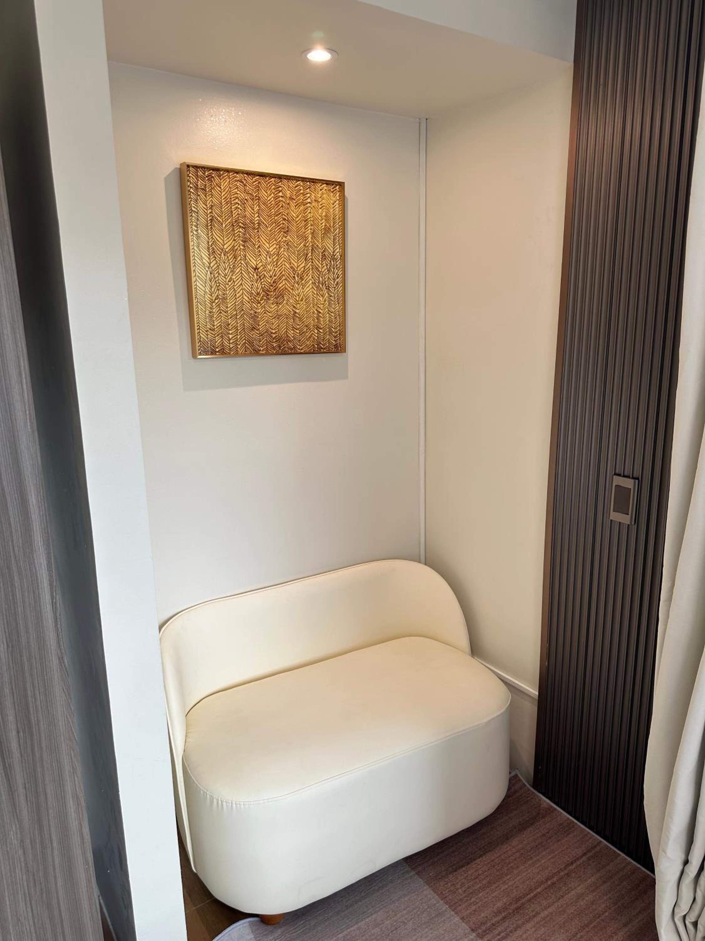 Spacious Unit & High-Floor Hotel near City of Dreams, Airport, Okada, and Solaire Casino