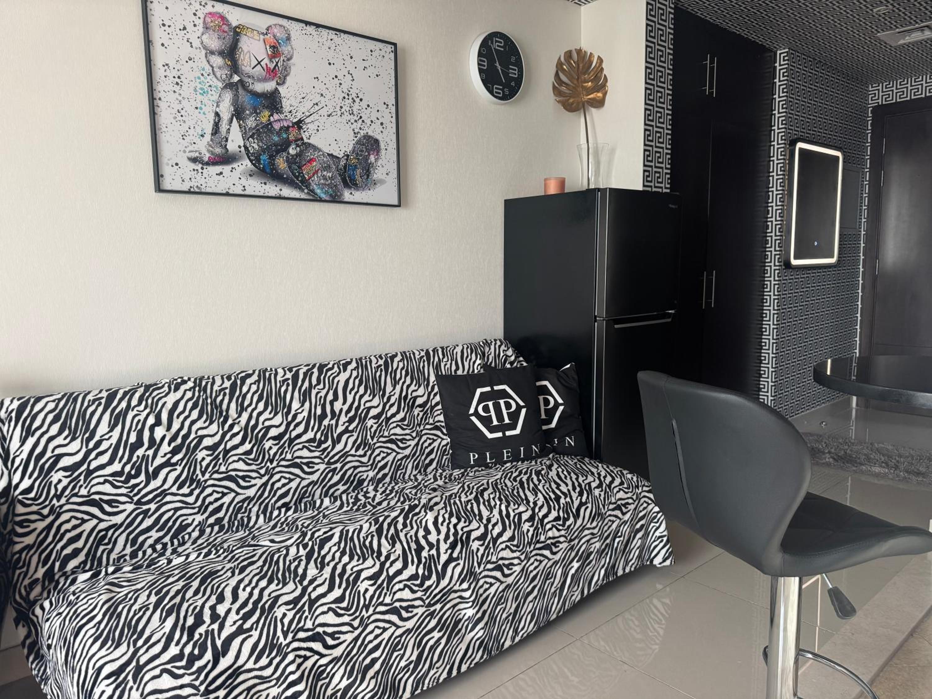 Big studio, Dubai SportCity, parking included