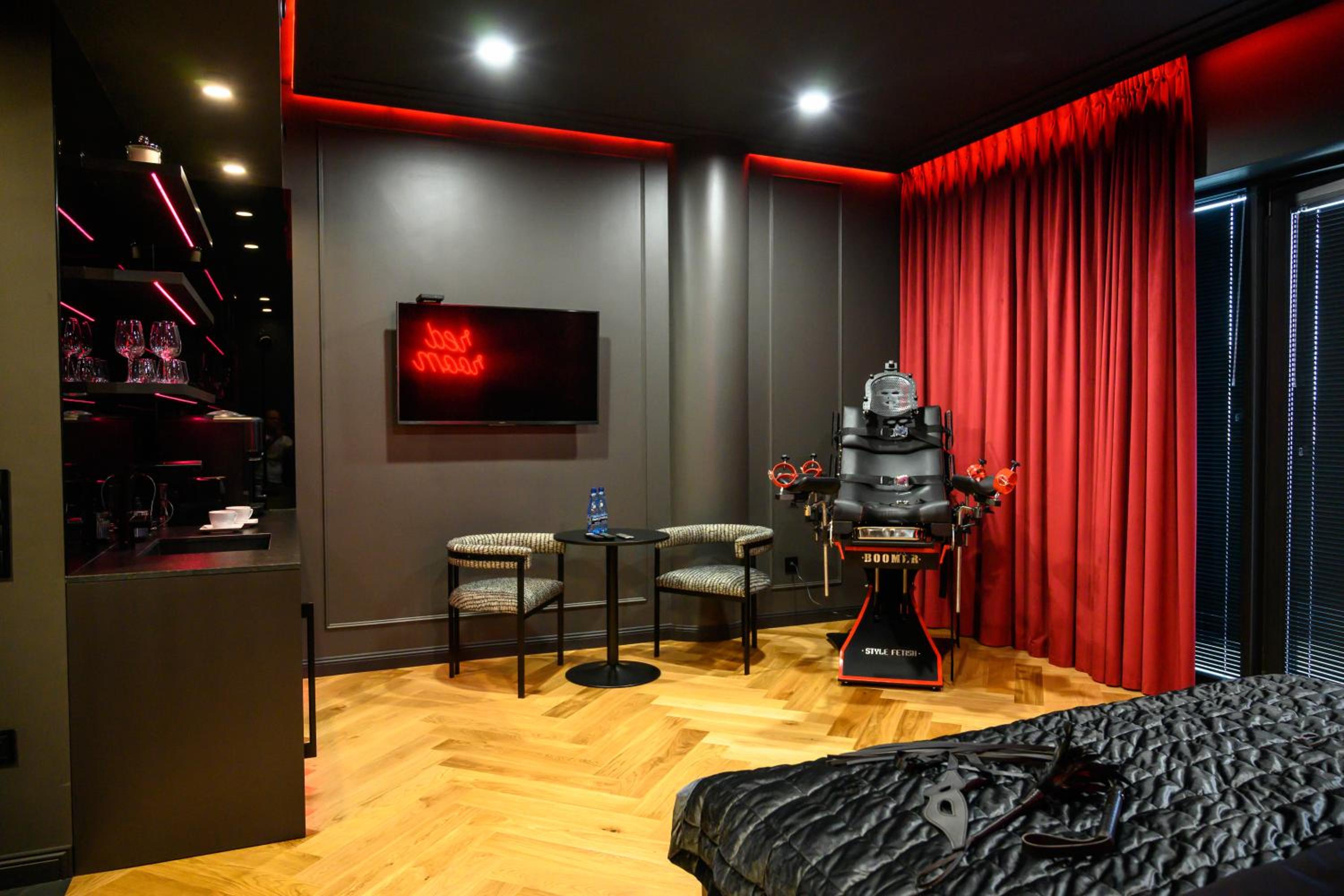 RedRoom
