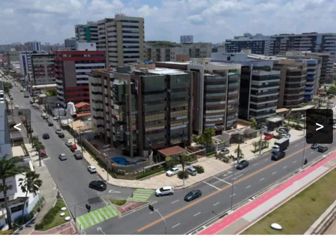 Quartos em Maceio à 100m da praia de Jatiuca, 3 banheiros, 3 quartos um em suite com 1 cama casal, 2 quartos com 2 camas solteiros cada quarto,