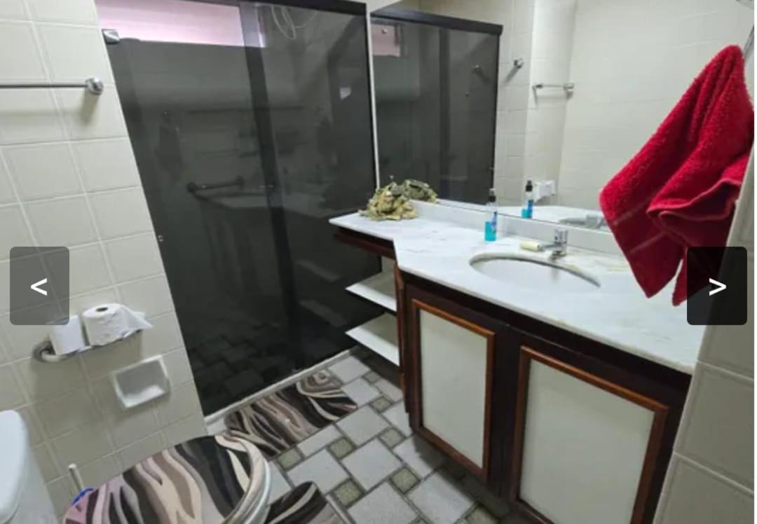 Quartos em Maceio à 100m da praia de Jatiuca, 3 banheiros, 3 quartos um em suite com 1 cama casal, 2 quartos com 2 camas solteiros cada quarto,