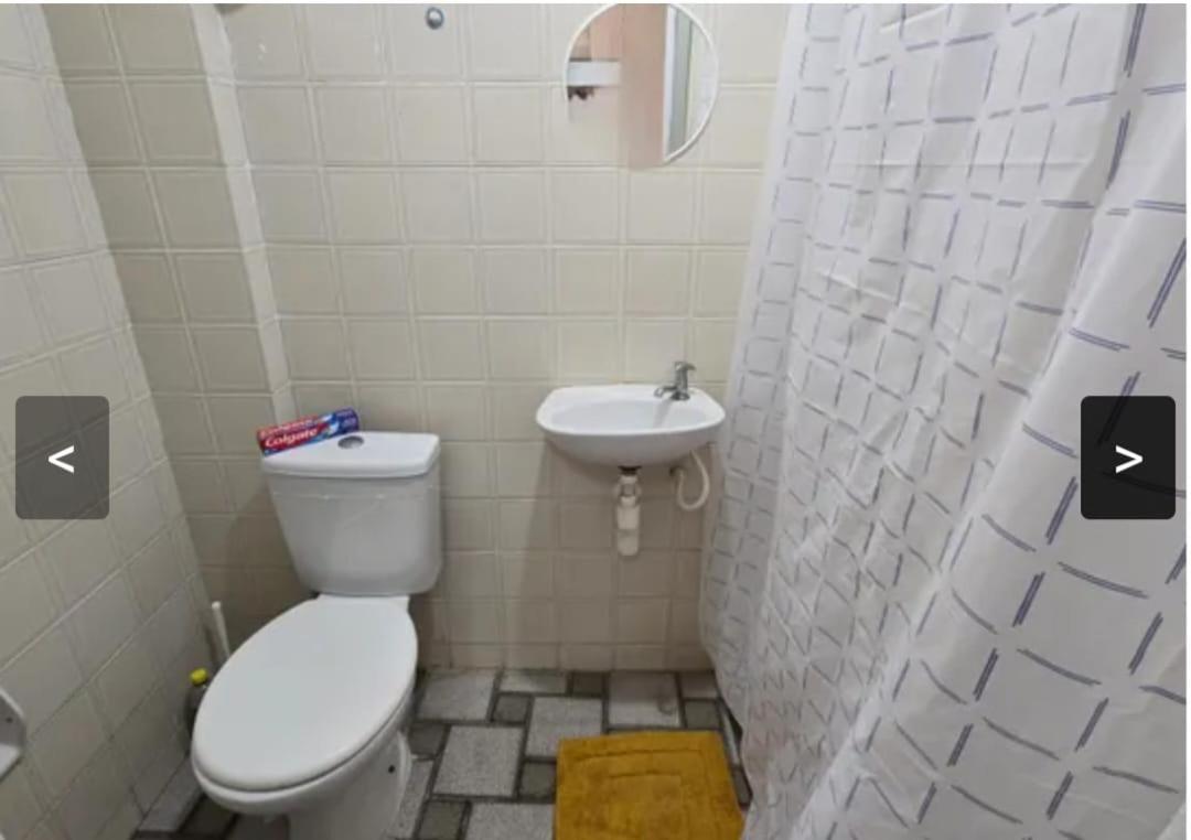 Quartos em Maceio à 100m da praia de Jatiuca, 3 banheiros, 3 quartos um em suite com 1 cama casal, 2 quartos com 2 camas solteiros cada quarto,