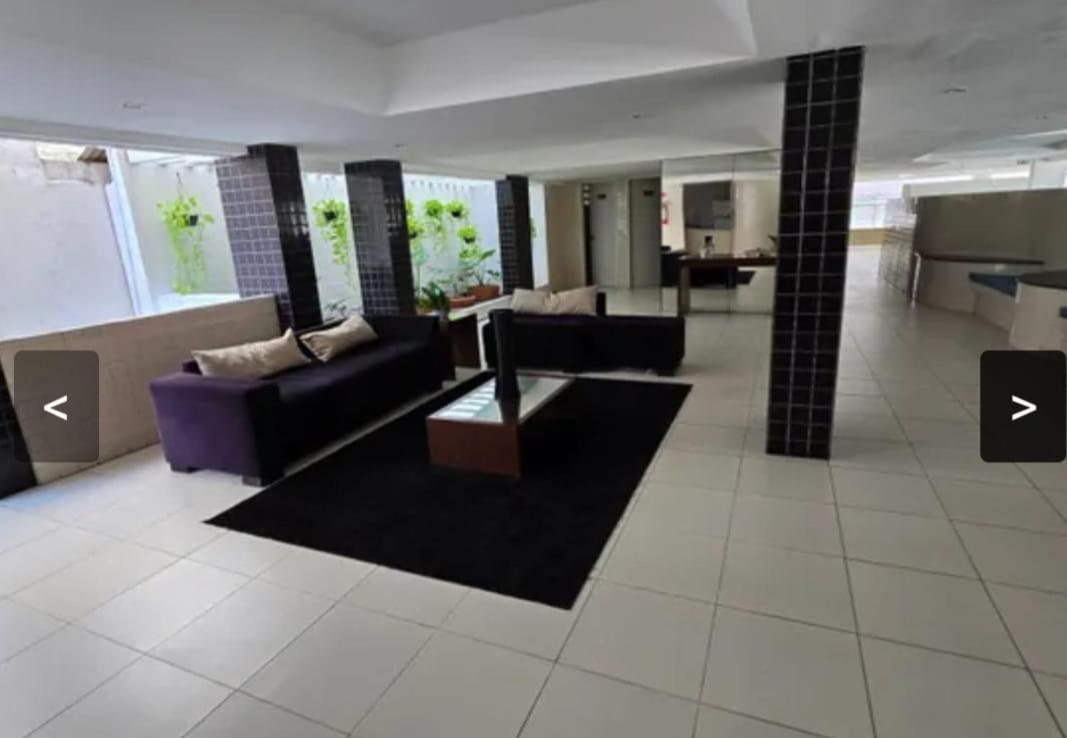 Quartos em Maceio à 100m da praia de Jatiuca, 3 banheiros, 3 quartos um em suite com 1 cama casal, 2 quartos com 2 camas solteiros cada quarto,