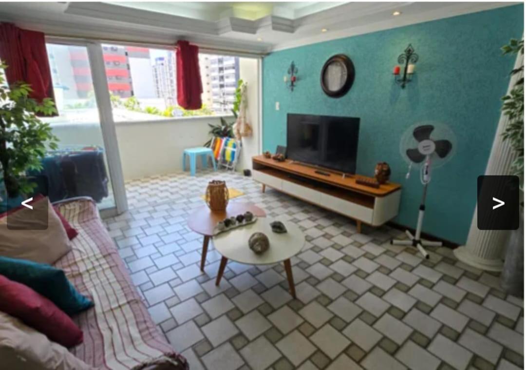 Quartos em Maceio à 100m da praia de Jatiuca, 3 banheiros, 3 quartos um em suite com 1 cama casal, 2 quartos com 2 camas solteiros cada quarto,